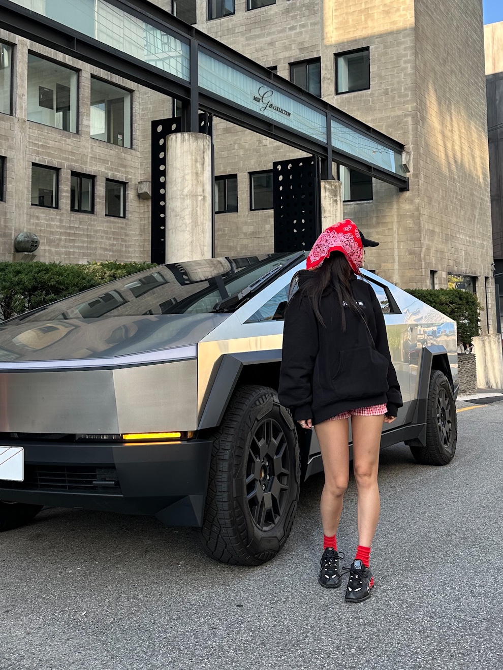 Nike x Martine Rose Shox MR4 Black, Supreme Box Logo Hooded Sweatshirt Black - 23FW 착용 스타일 - 6