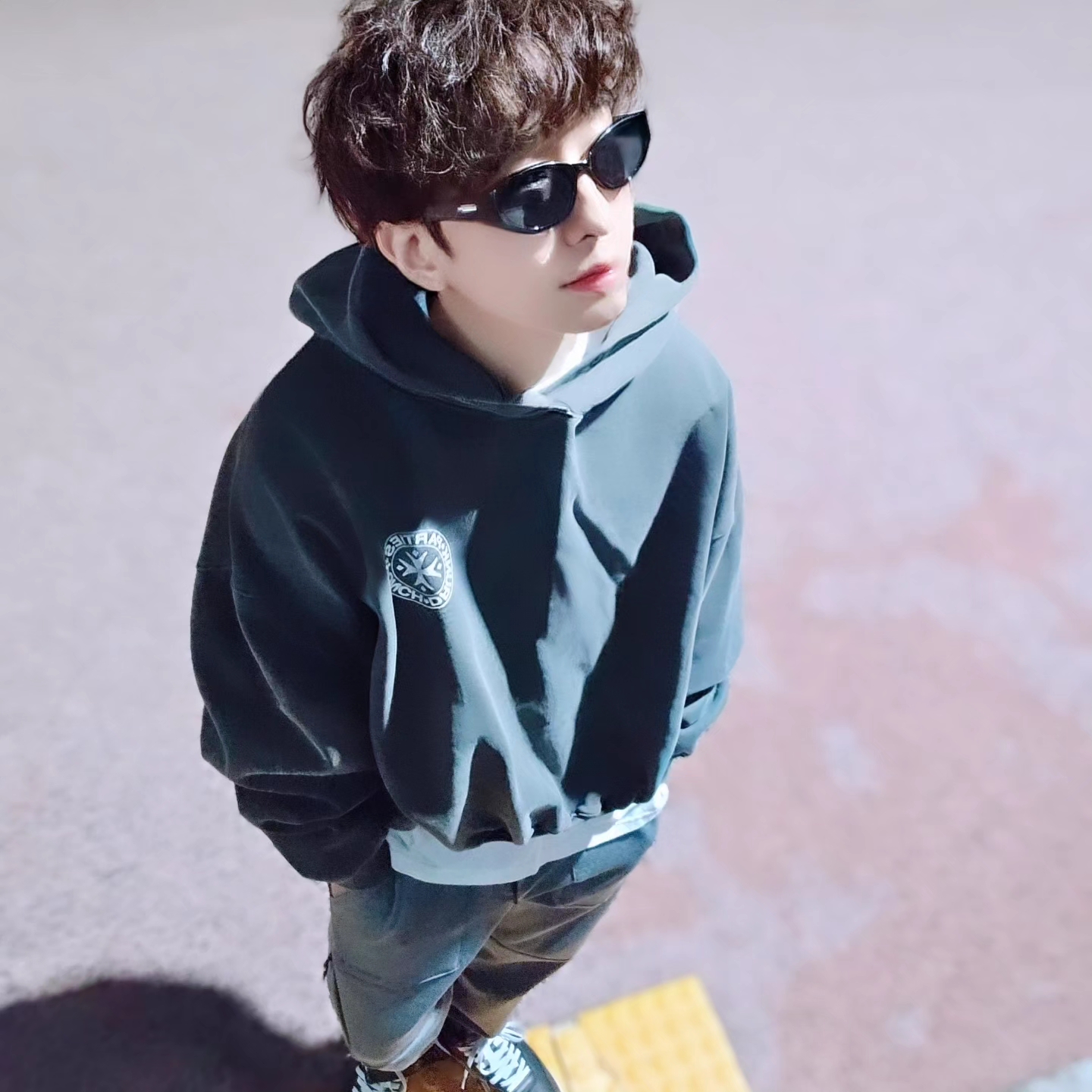 Punch Drunk Parties Circle Logo Garment Dyed Hoodie Charcoal, Nike x Stussy Air Force 1 '07 Mid SP Black 착용 스타일 - 7