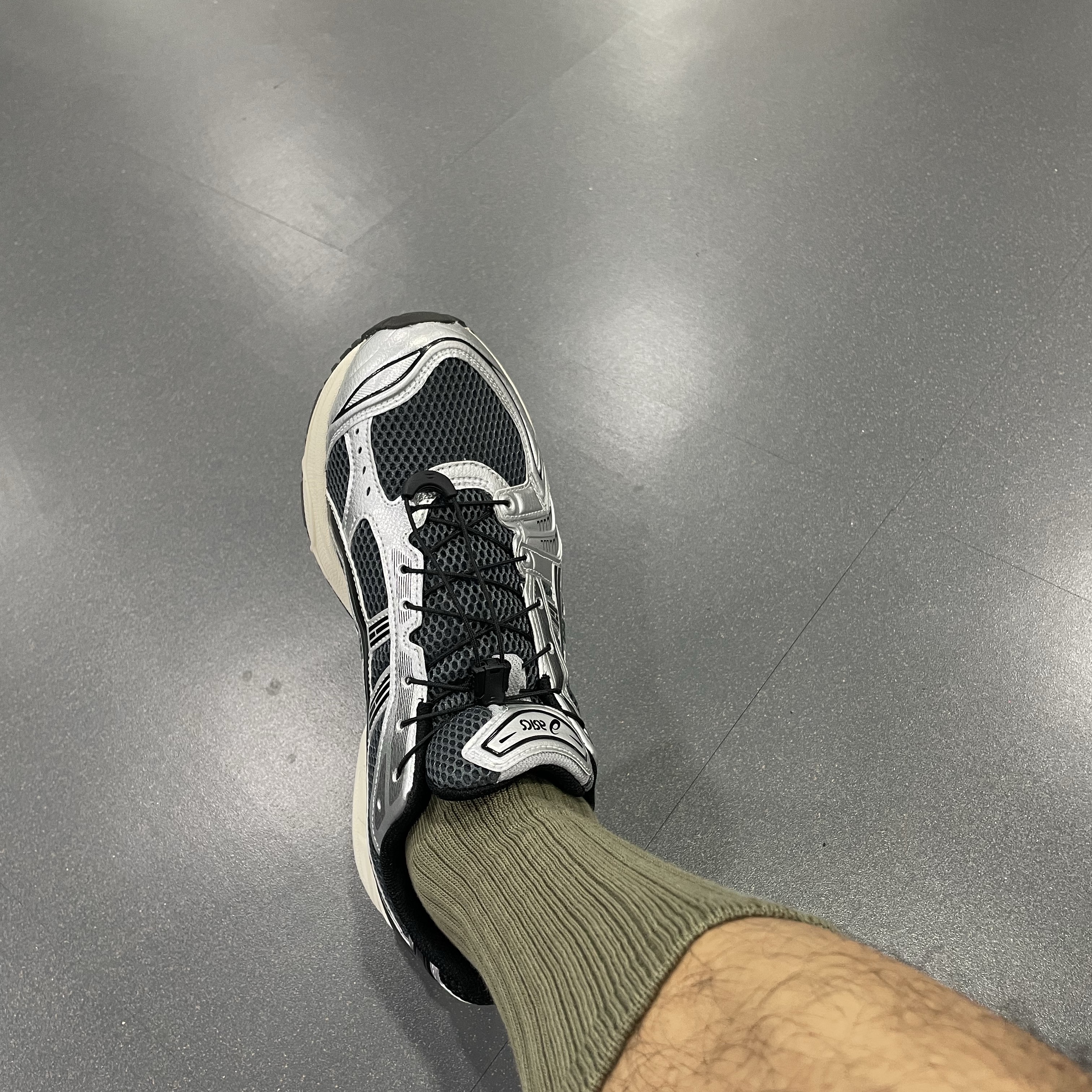 Asics Unlimited Gel-Kayano 14 Carrier Grey Black 착용 스타일