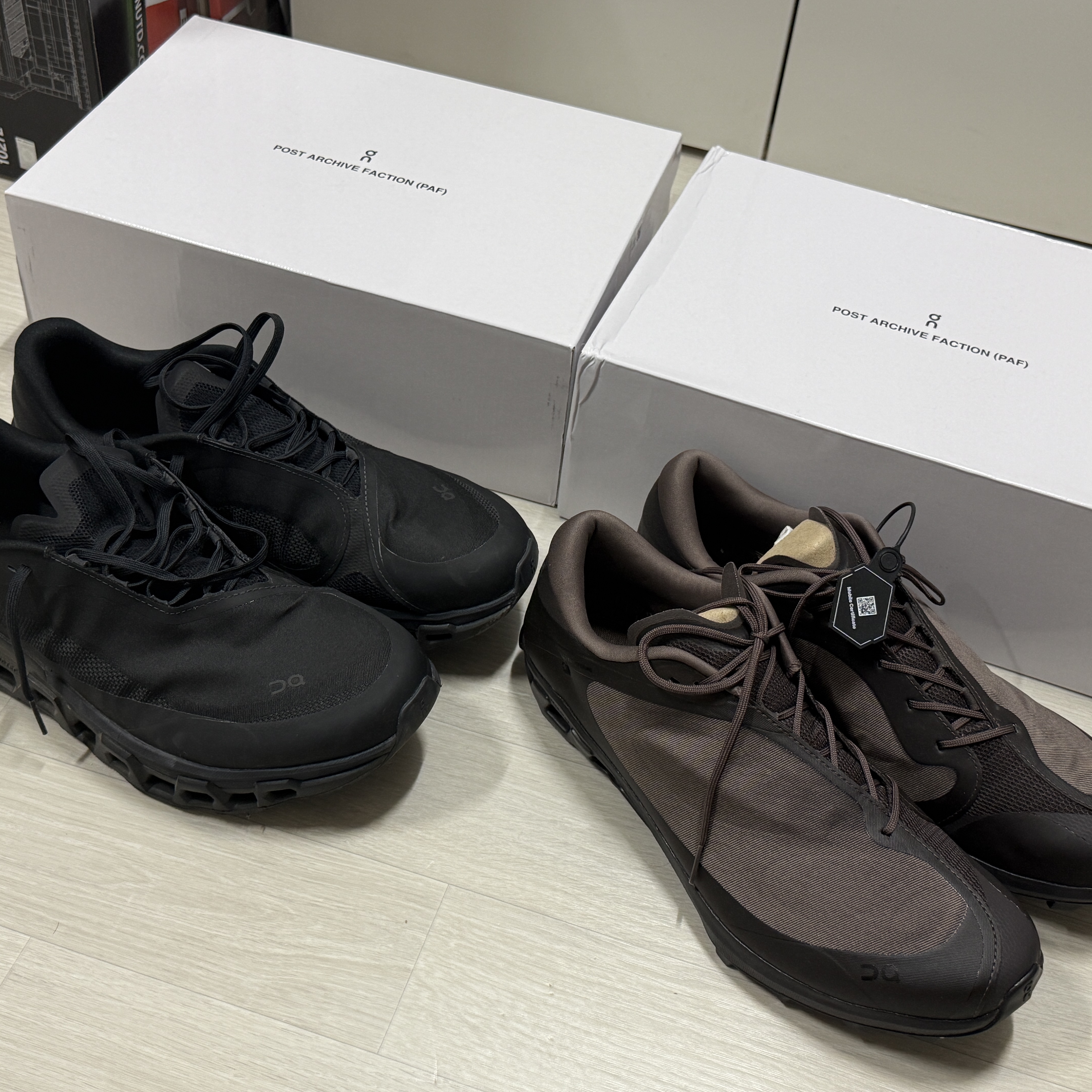 On Running x Post Archive Faction (Paf) Cloudventure Peak Cacao Espresso, On Running x Post Archive Faction (Paf) Cloudmonster 2 Black Magnet 착용 스타일 - 1