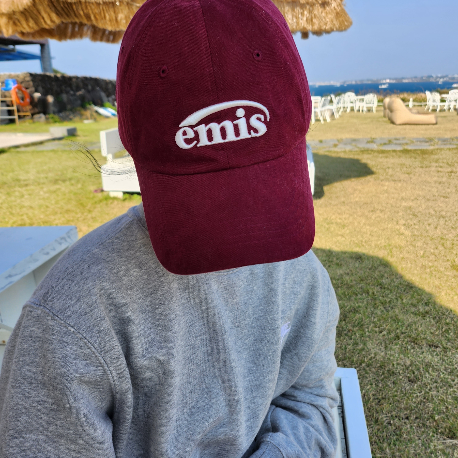 Emis New Logo Emis Cap Burgundy 착용 스타일 - 2
