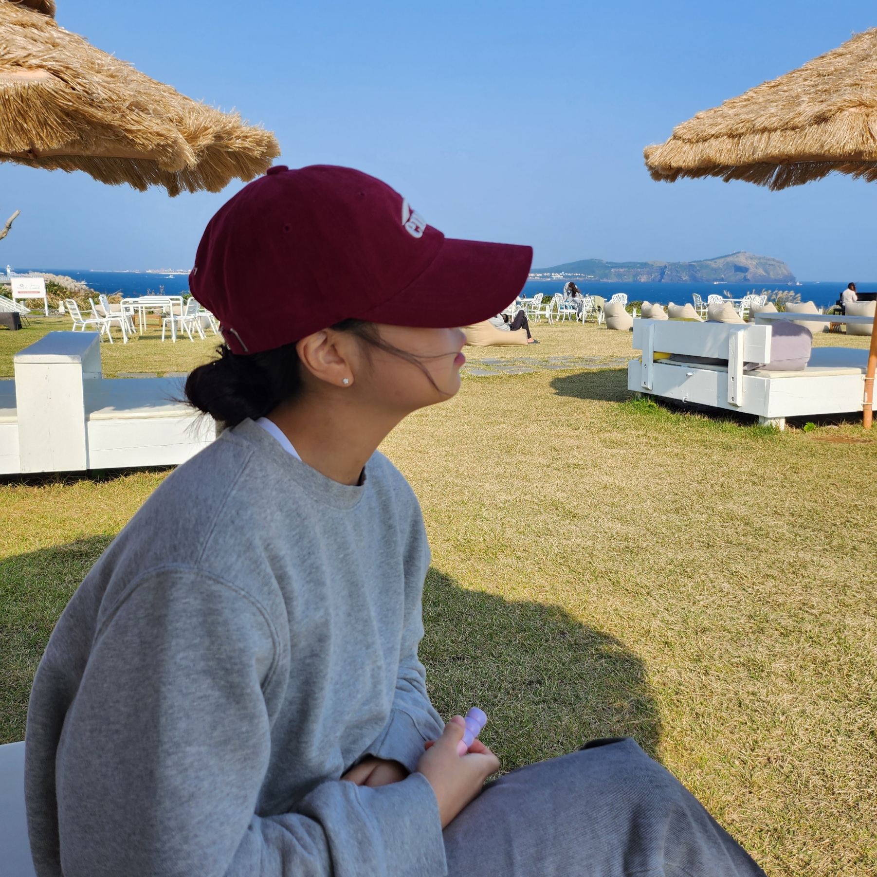 Emis New Logo Emis Cap Burgundy 착용 스타일 - 1