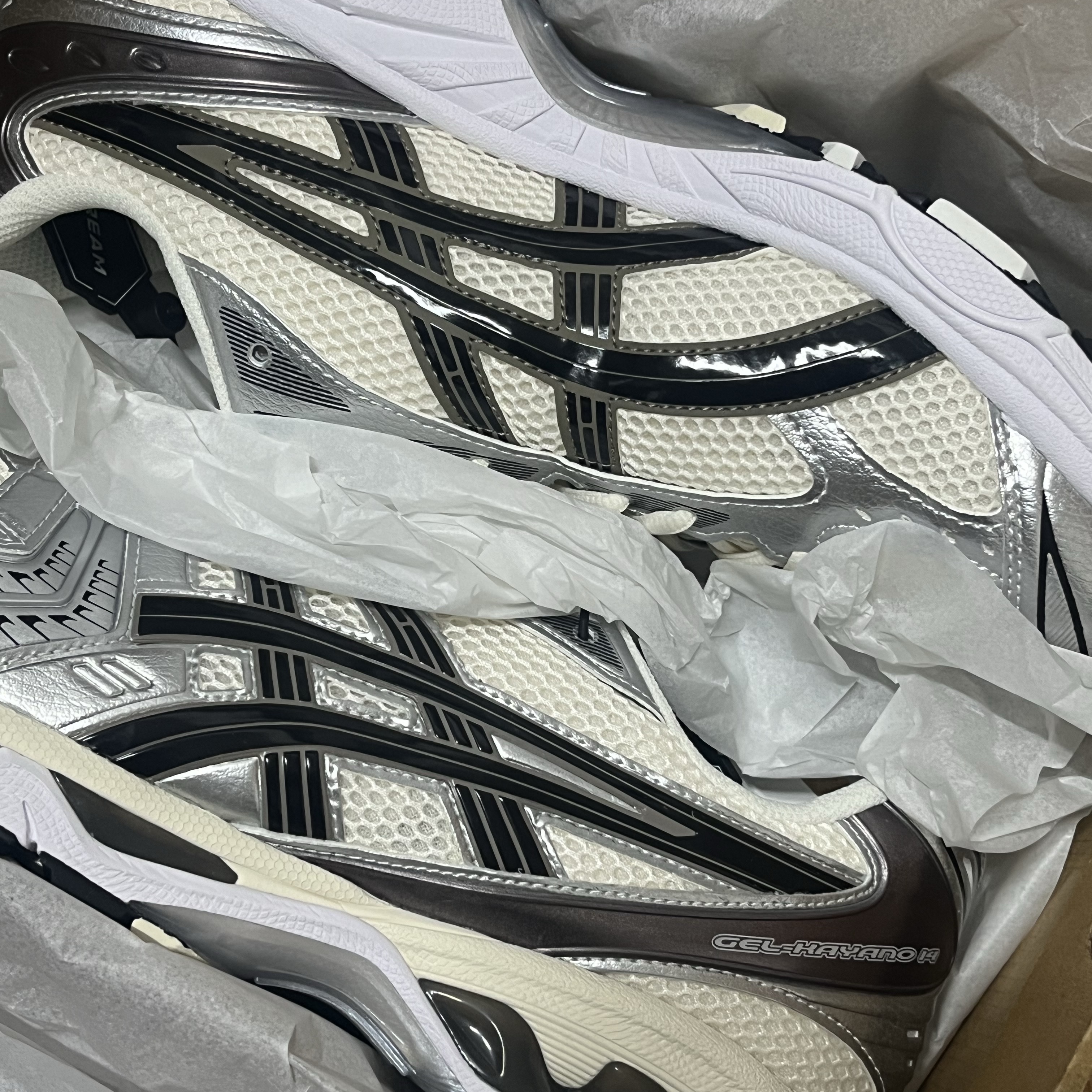 Asics Gel-Kayano 14 Cream Black 착용 스타일