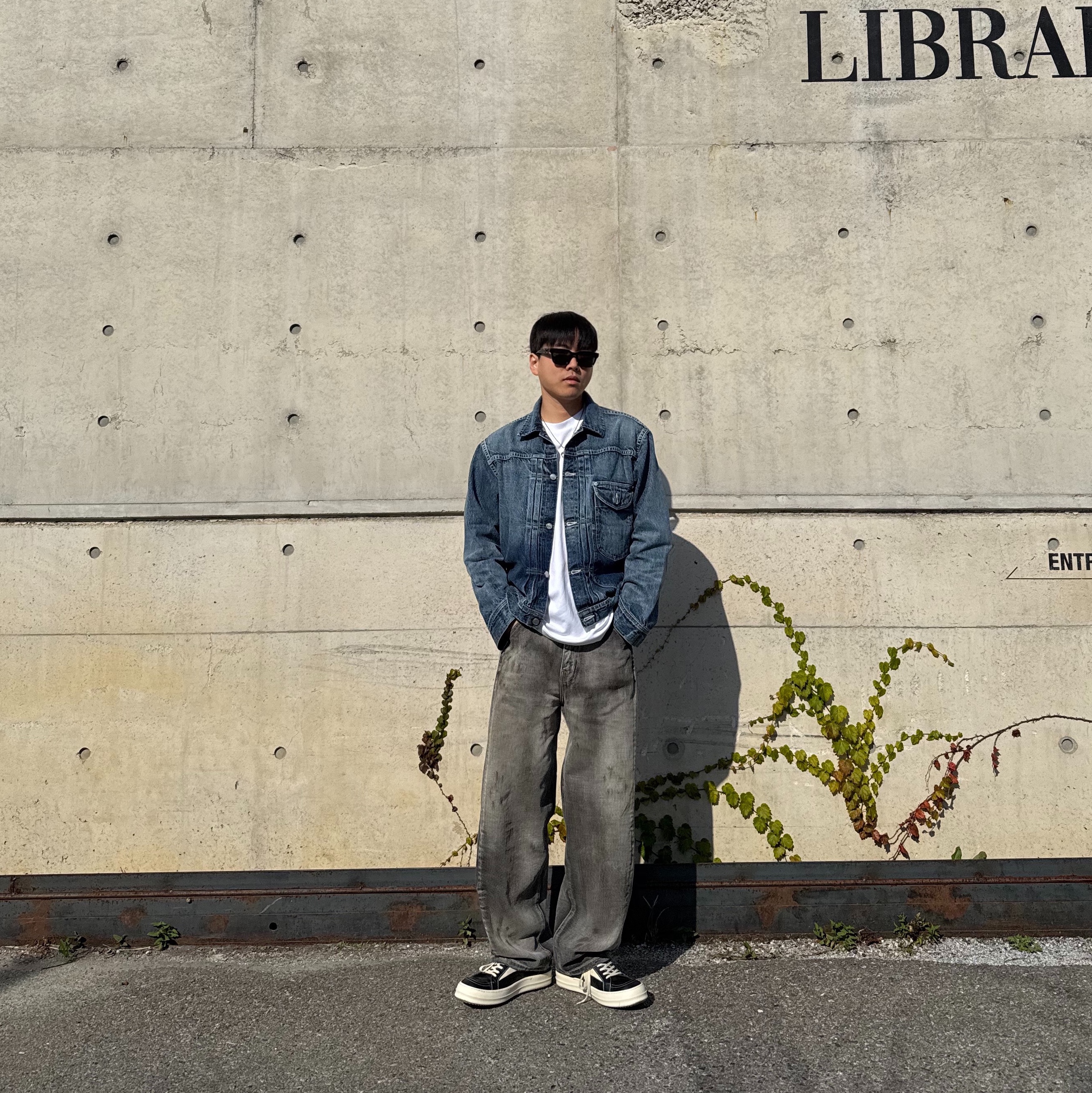 Rick Owens Luxor Vintage Sneakers Black Milk, Gentle Monster x Maison Margiela MM110 Black Black 착용 스타일 - 1