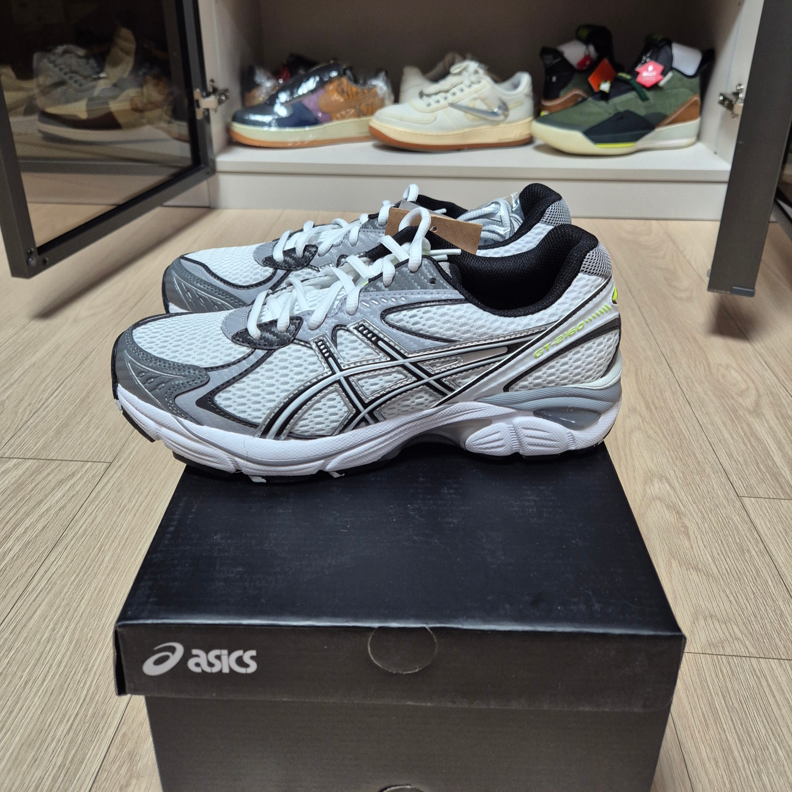 Asics x JJJJound GT-2160 White Black 착용 스타일 - 1
