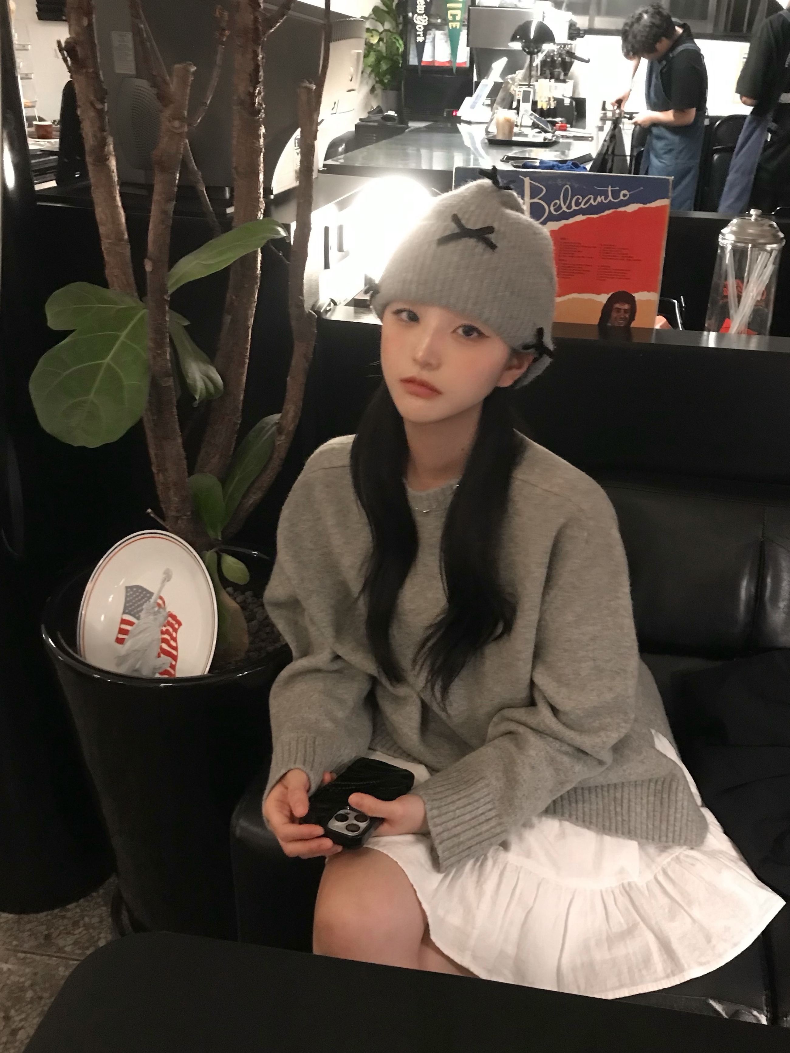 Acne Studios Wool Fringe Muffler Grey Melange, Apple 2020 MacBook Pro 13 M1 512GB SSD / 8GB RAM Silver (Korean Ver.) 착용 스타일 - 1