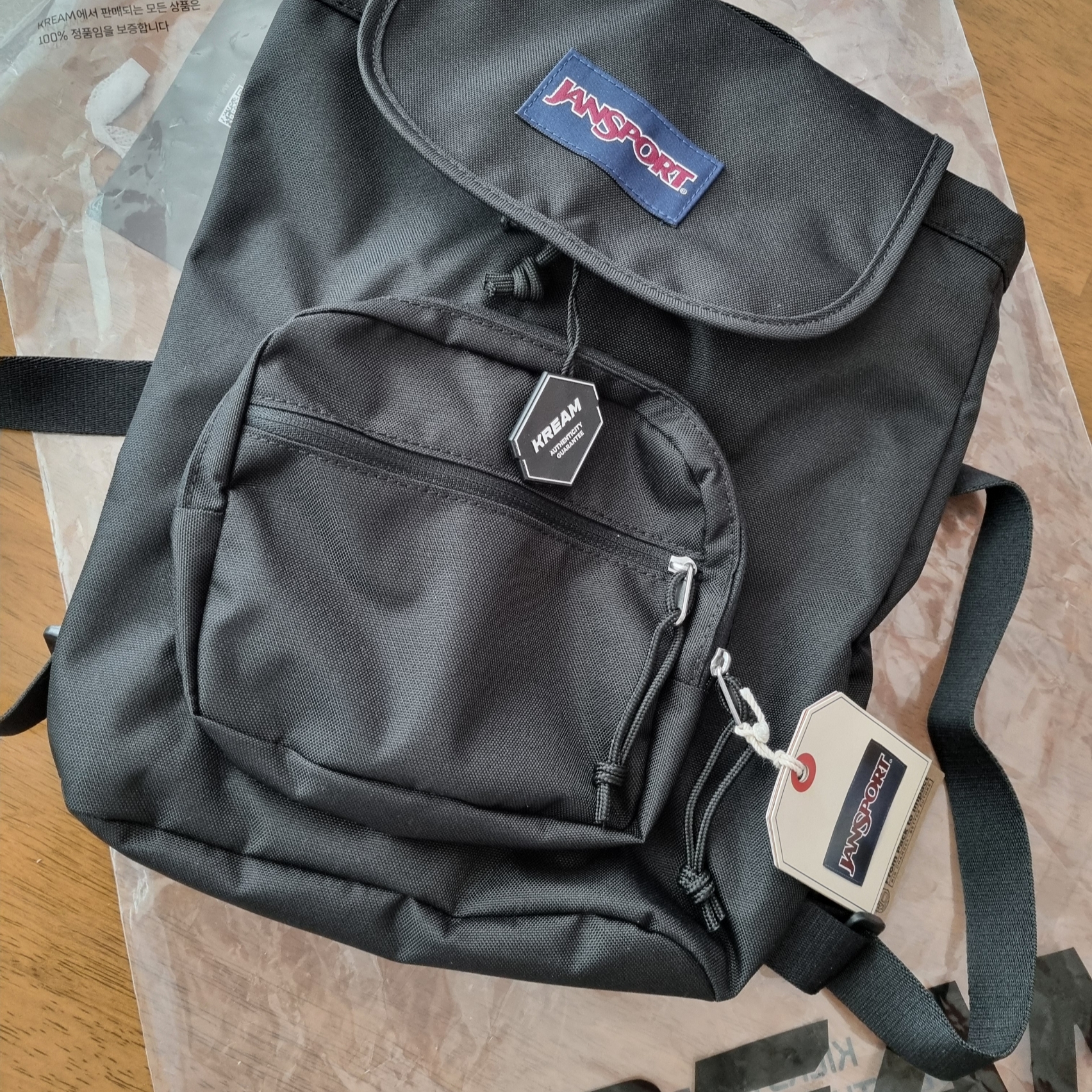 Jansport Highlands Mini Backpack Black 착용 스타일