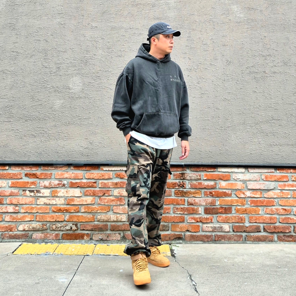 Nike Air Force 1 High Wheat 2015, IAB Studio Pigment Hoodie Black 착용 스타일 - 2