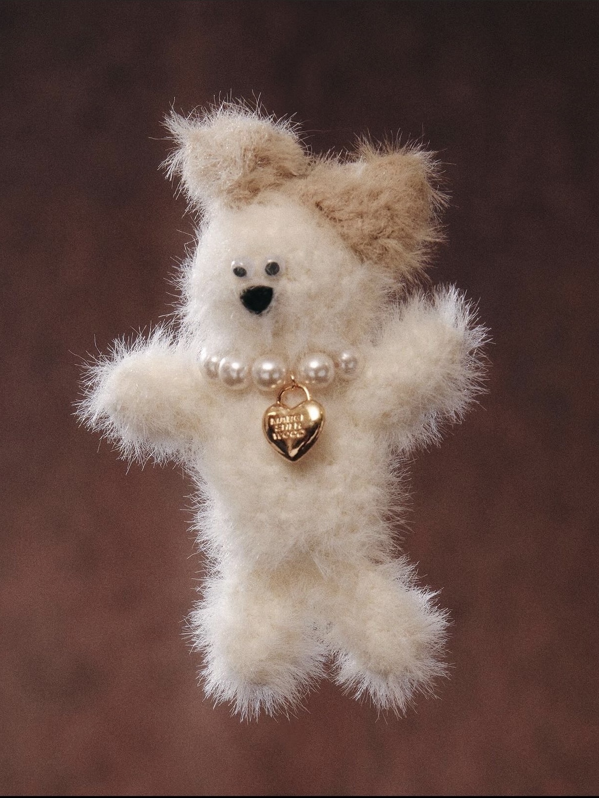 Margesherwood Soft Baguette Bag Chestnut Nubuck, Margesherwood Wood Baby Keyring White 착용 스타일 - 5
