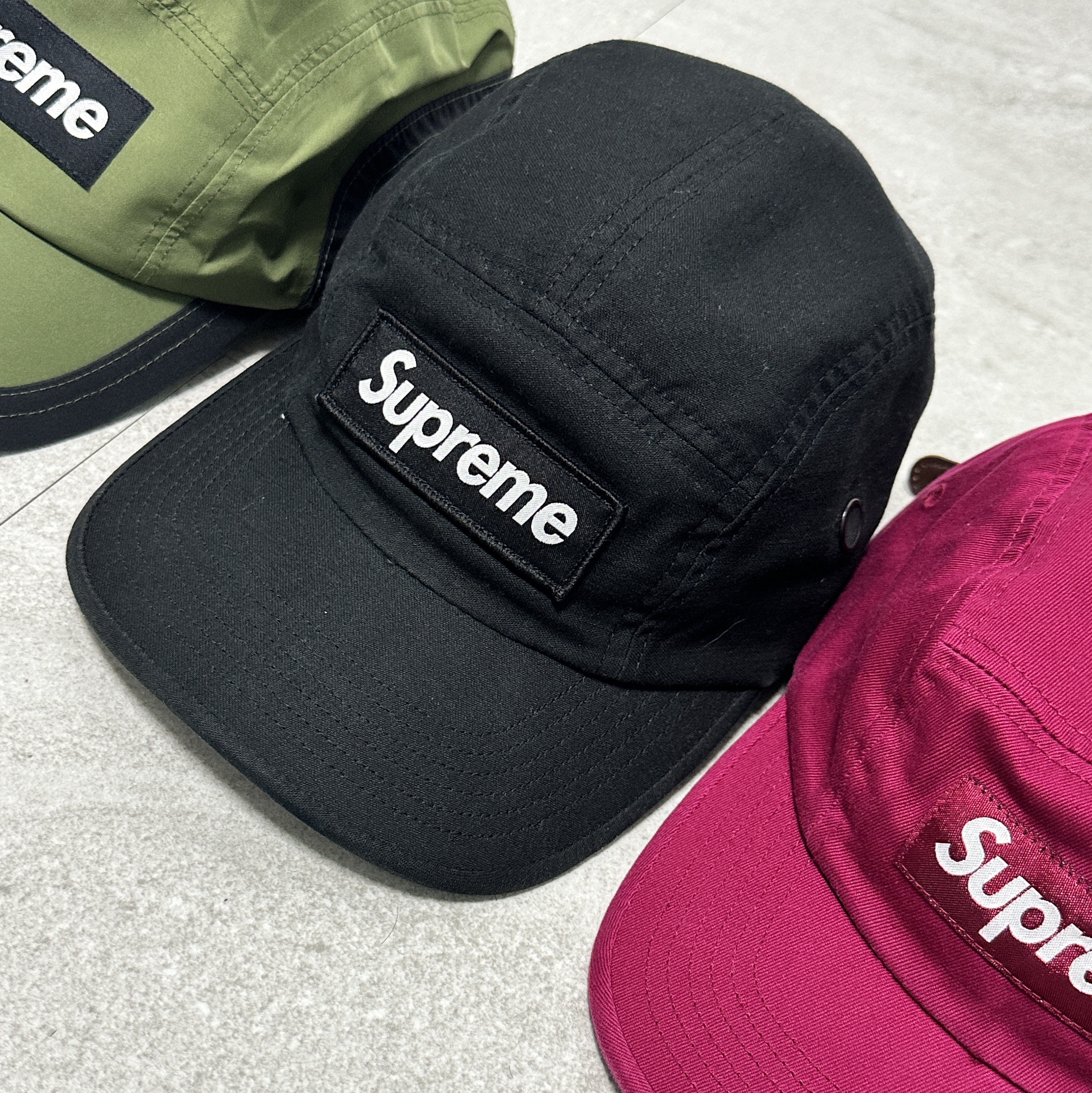 Supreme Military Camp Cap Black - 24FW, Supreme Washed Chino Twill Camp Cap Cranberry - 24FW 착용 스타일
