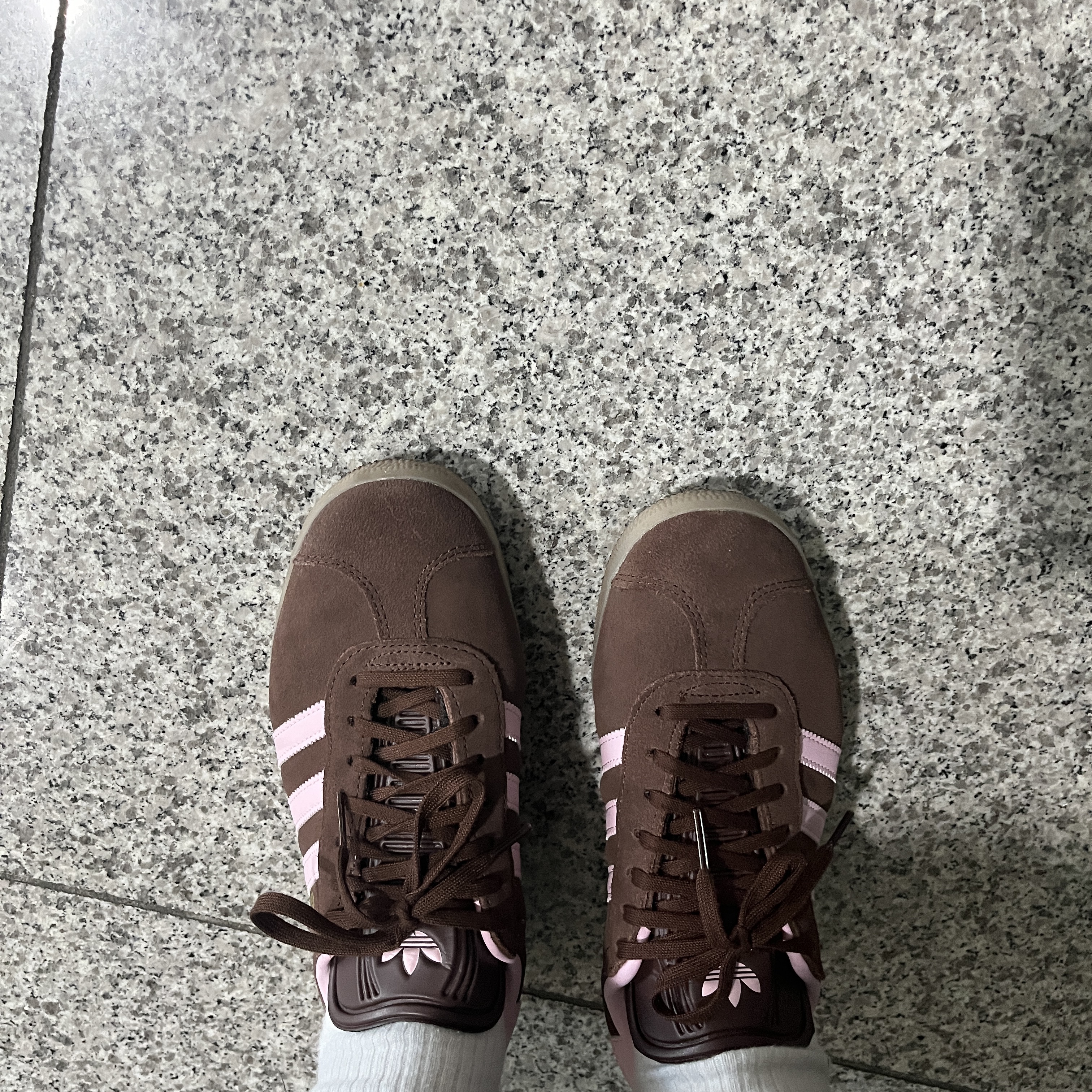 Adidas Gazelle Auburn Clear Pink 착용 스타일 - 1