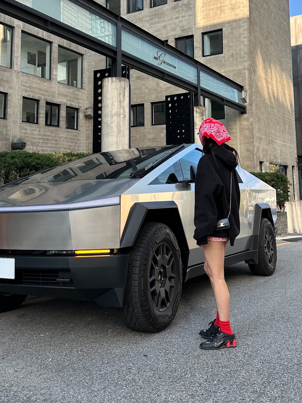 Nike x Martine Rose Shox MR4 Black, Supreme Box Logo Hooded Sweatshirt Black - 23FW 착용 스타일 - 5