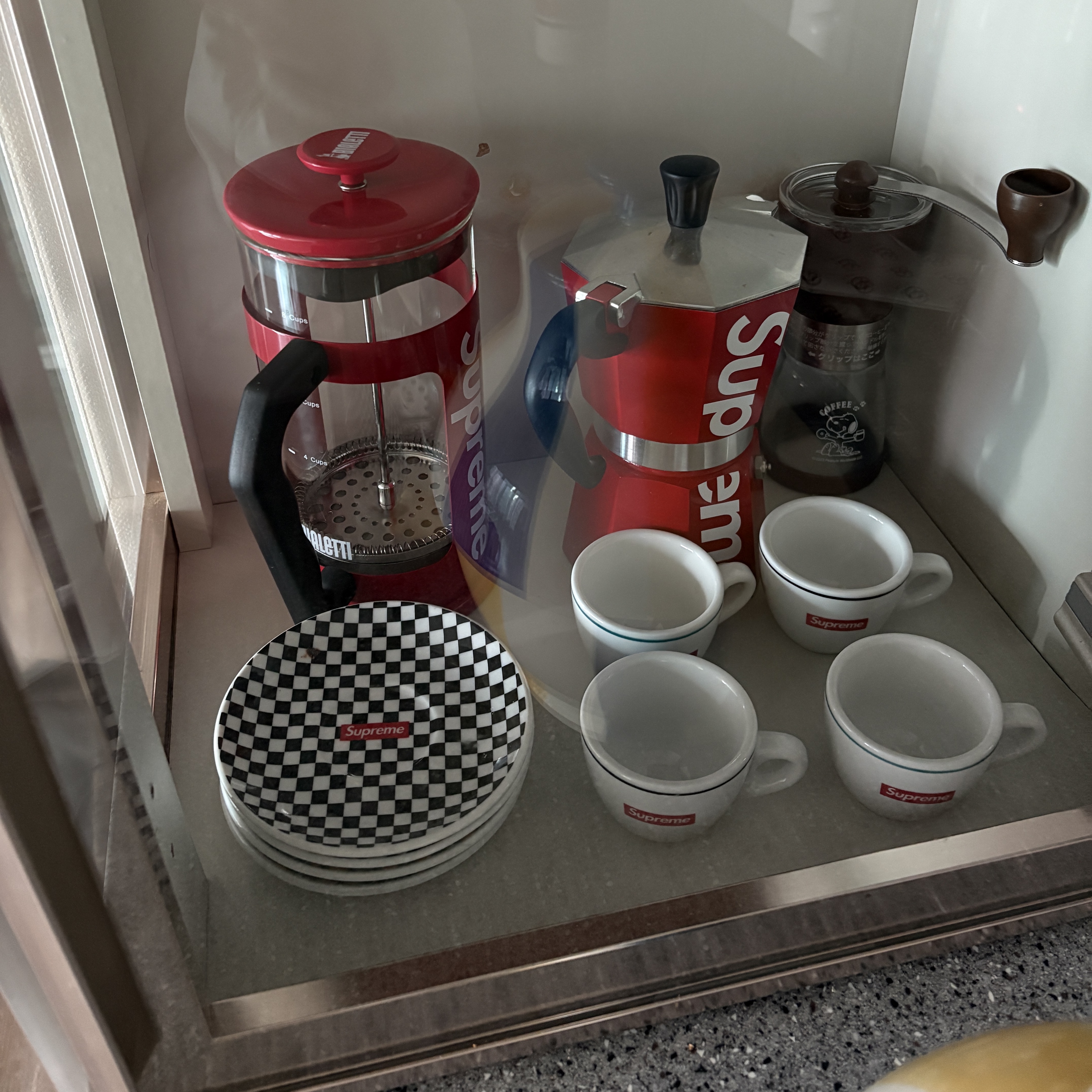 Supreme x IPA Porcellane Aosta Espresso Set Black (Set of 2), Supreme Bialetti Moka Express Red - 19SS 착용 스타일