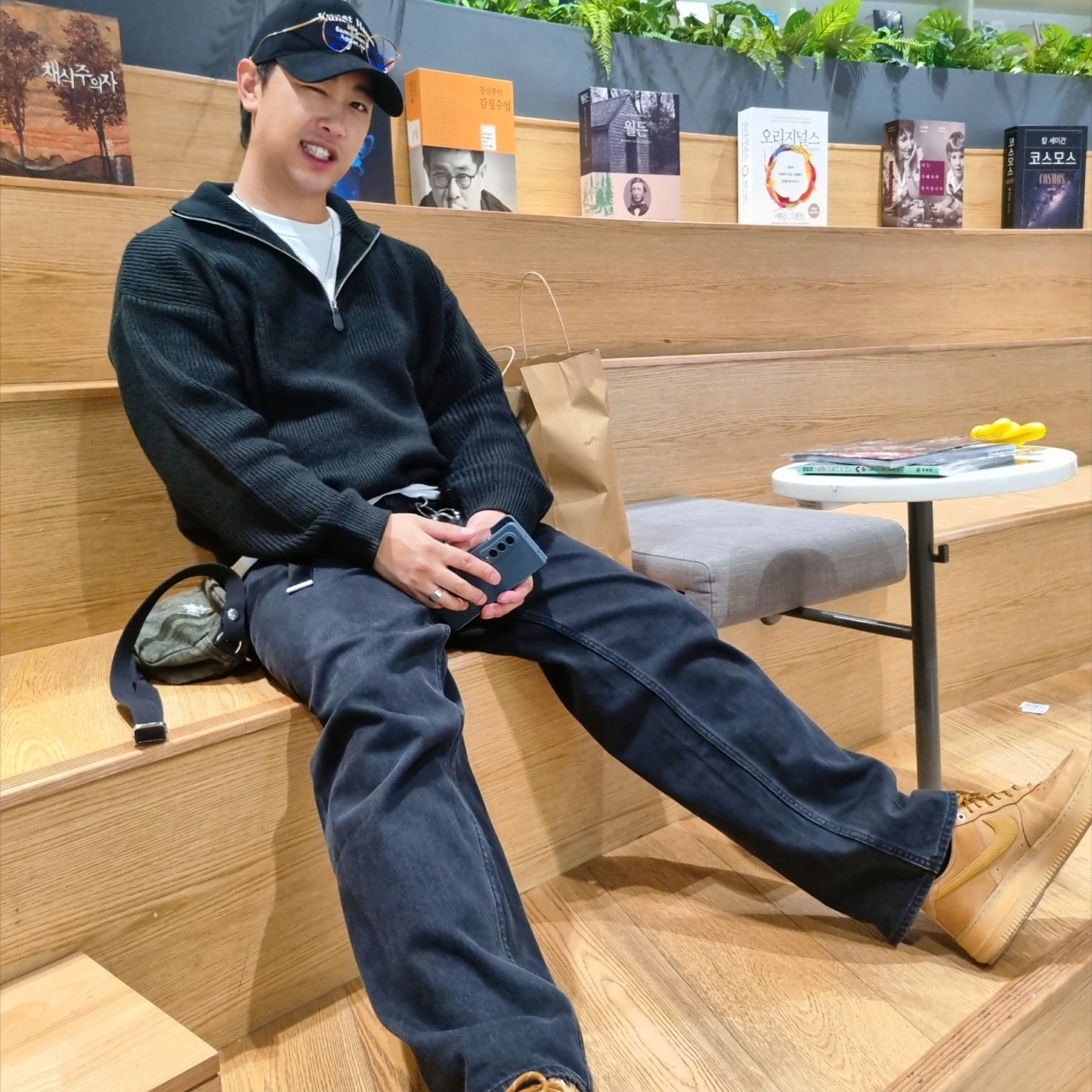 Nike Air Force 1 '07 WB Flax, Stussy Canvas Side Pouch Washed Black 착용 스타일 - 1