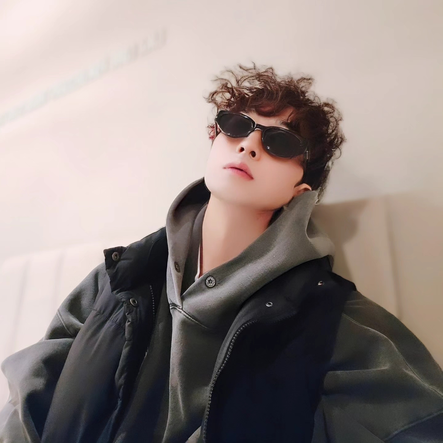 Punch Drunk Parties Circle Logo Garment Dyed Hoodie Charcoal, Nike x Stussy Air Force 1 '07 Mid SP Black 착용 스타일 - 4