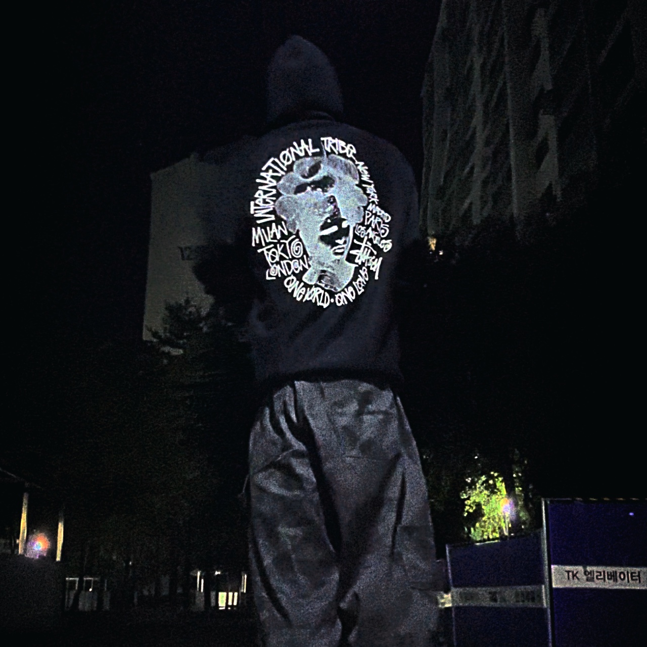 Stussy Camelot Hoodie Black 착용 스타일