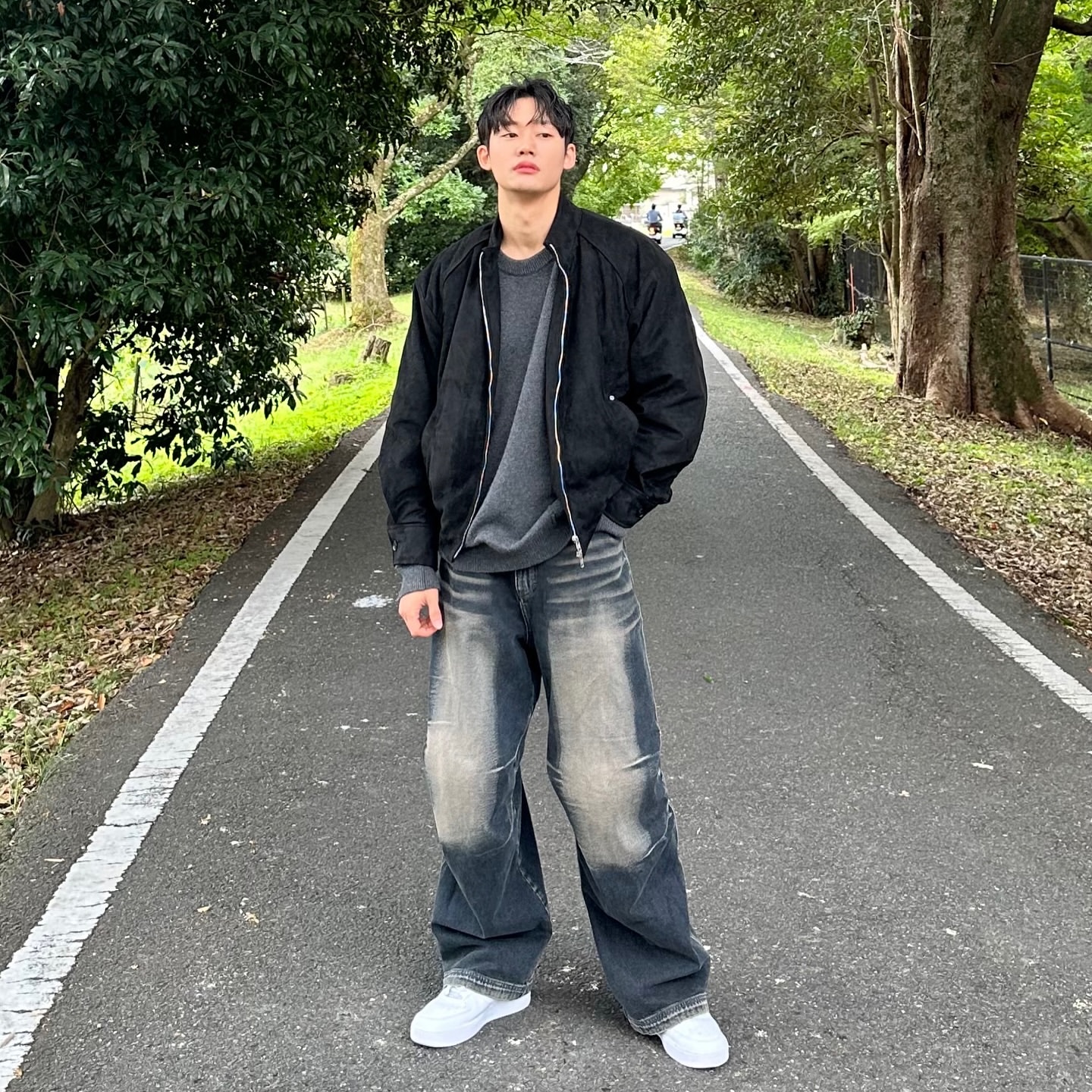 BLR Dusk Parachute Wide Denim Pants Blue 착용 스타일