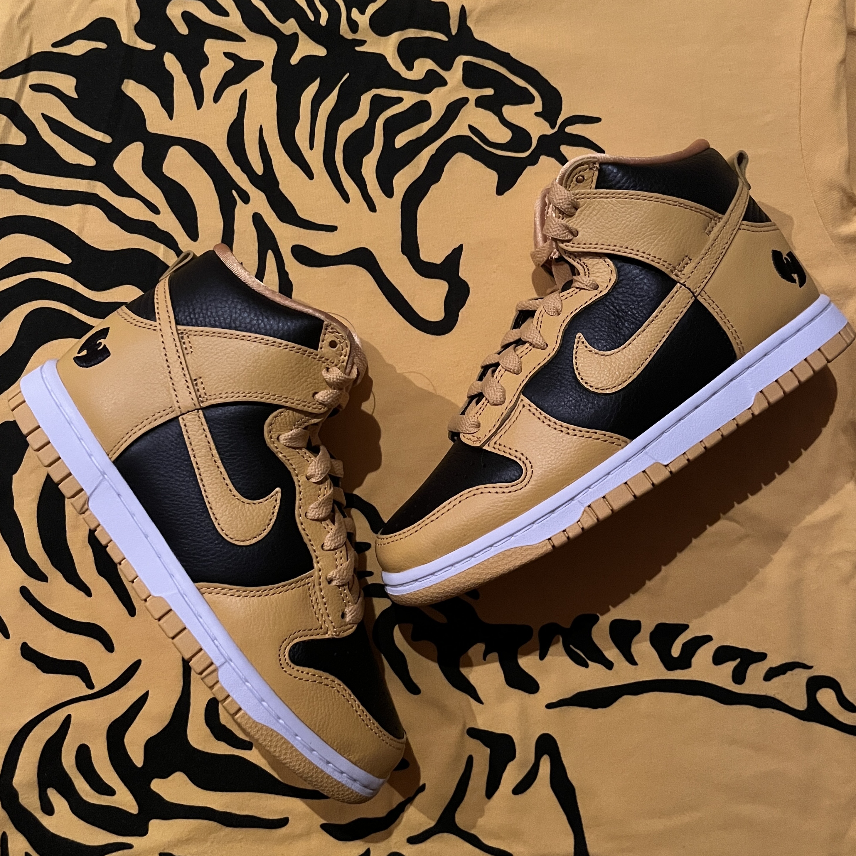 Nike Wu-Tang Clan Dunk High Black and Pollen 착용 스타일 - 3