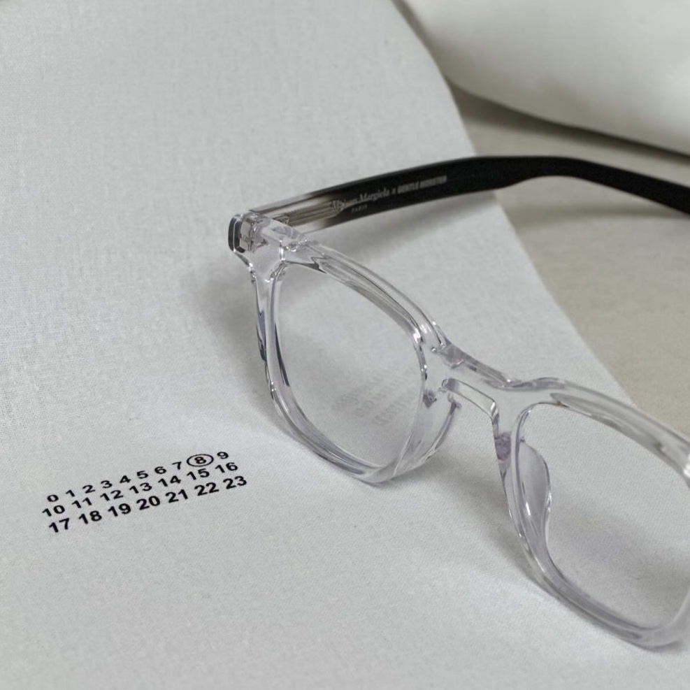 Gentle Monster x Maison Margiela MM010 Clear Black Gradient 착용 스타일