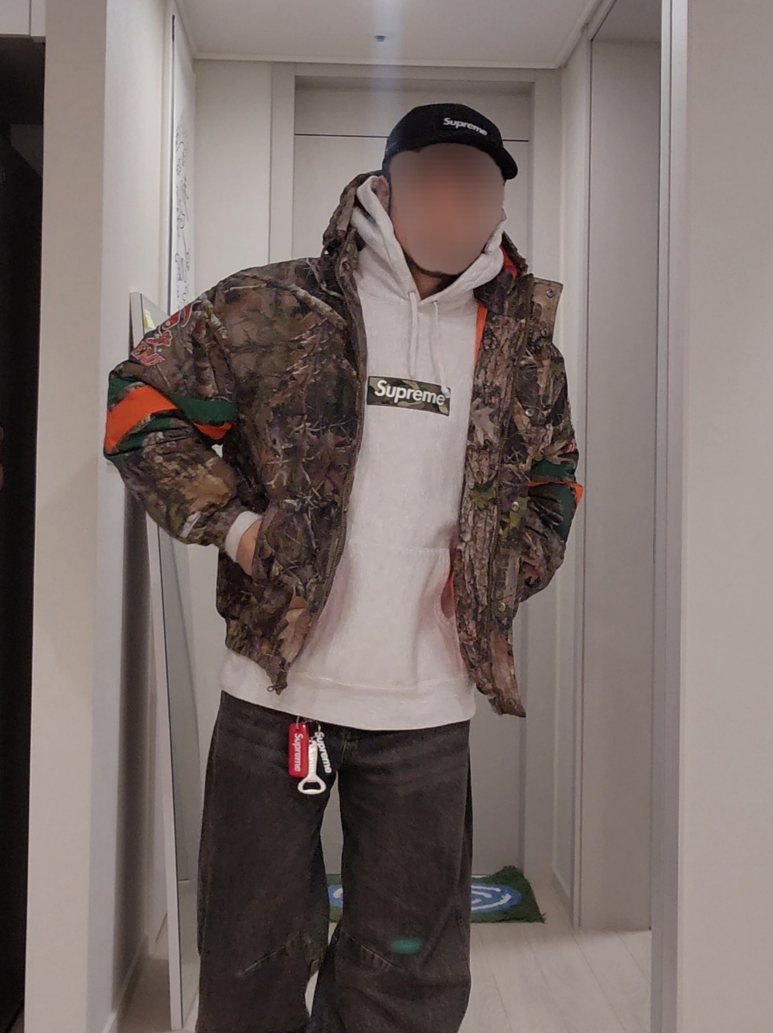 Supreme Mitchell & Ness NCAA Hooded Stadium Jacket TrueTimber Kanati Camo - 24FW, Supreme Box Logo Hooded Sweatshirt Ash Grey - 23FW 착용 스타일 - 8