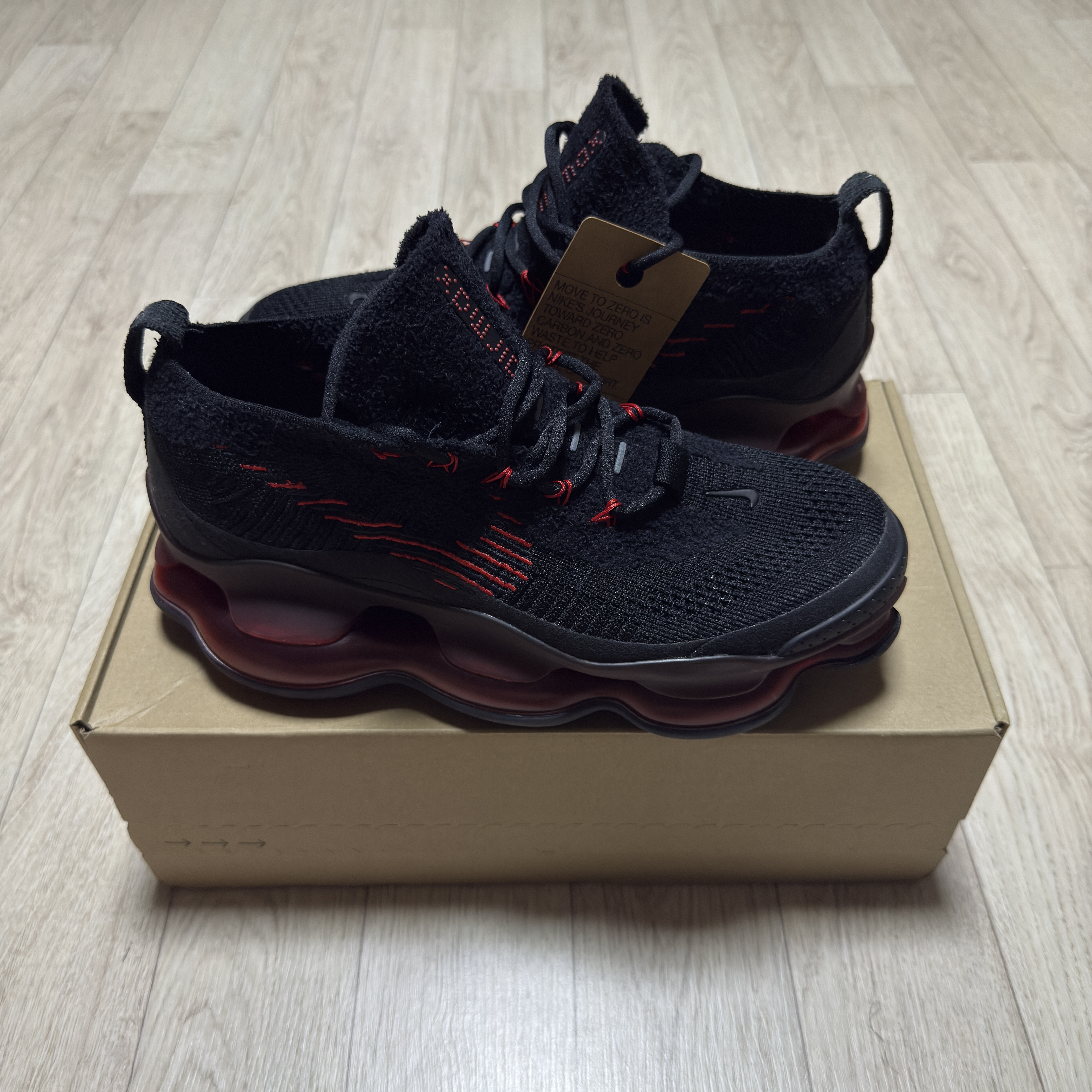 Nike Air Max Scorpion Flyknit Black and University Red 착용 스타일