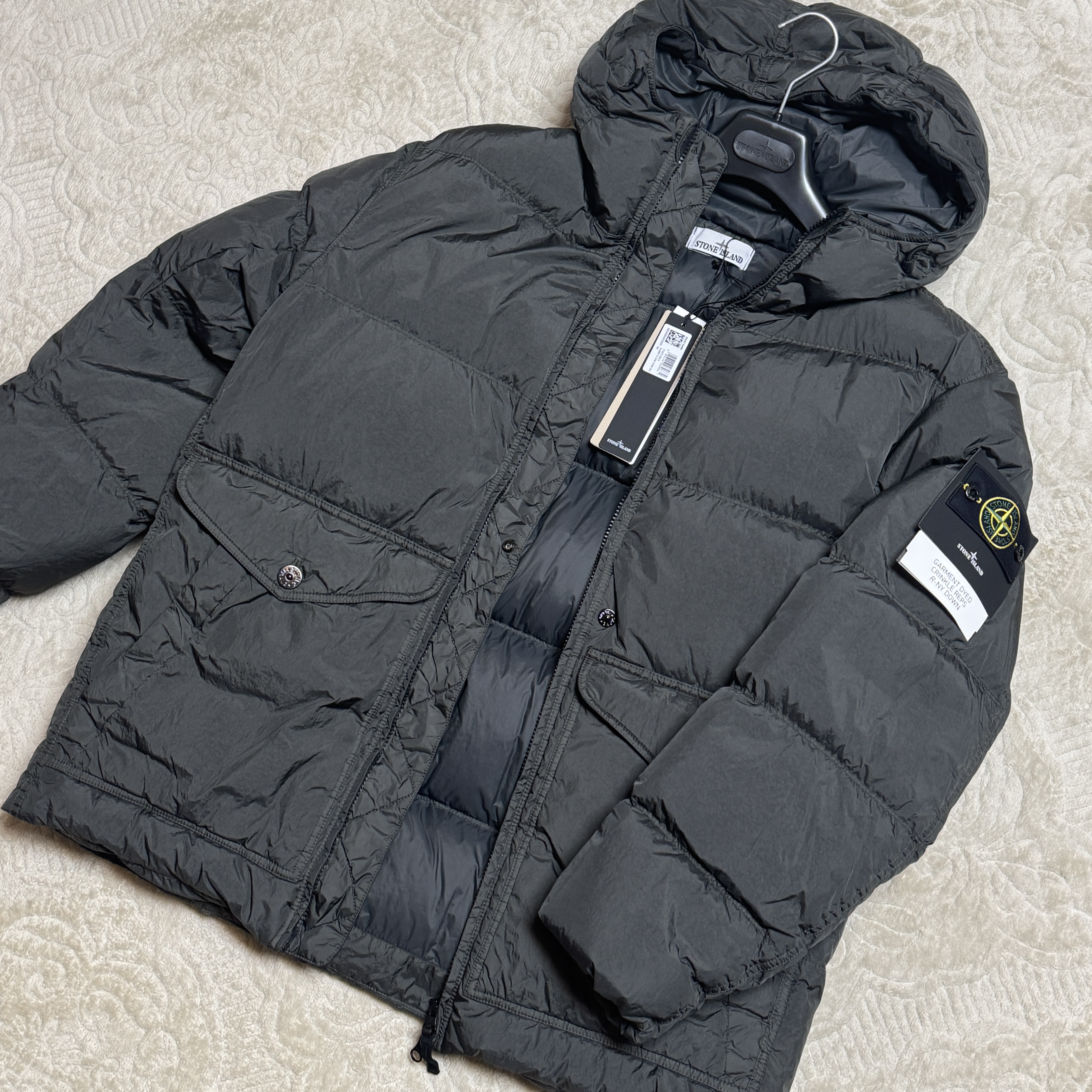 Stone Island 40723 Crinkle Reps Hooded Down Jacket Lead - 24FW 착용 스타일 - 2