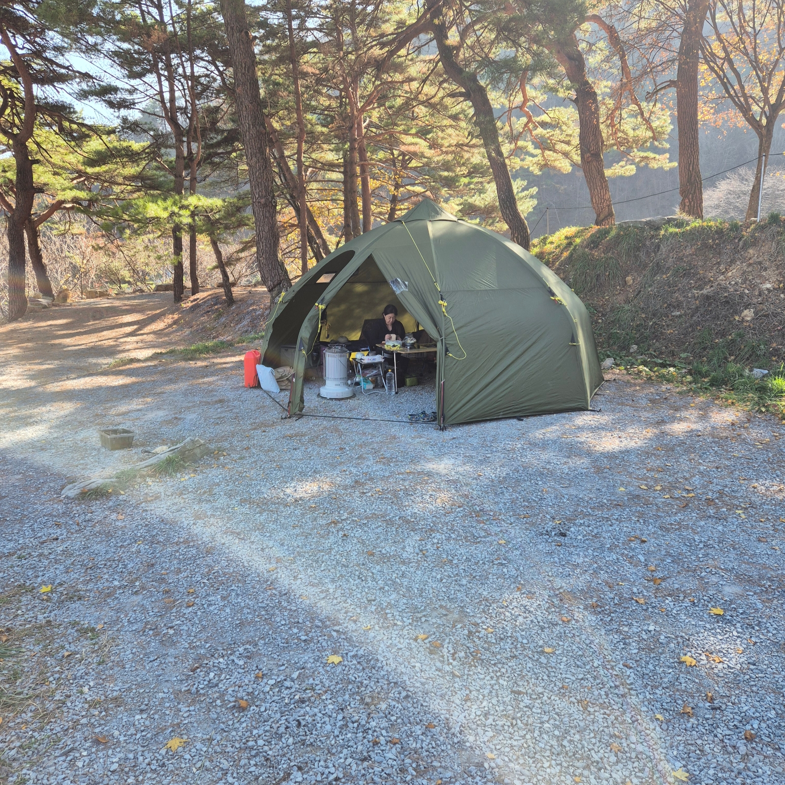 Helsport Varanger Dome 8-10 Outer Tent (With Pole) 착용 스타일 - 2