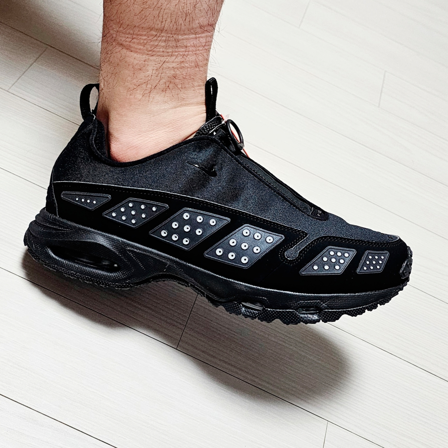 (W) Nike Air Max SNDR Black and Silver 착용 스타일