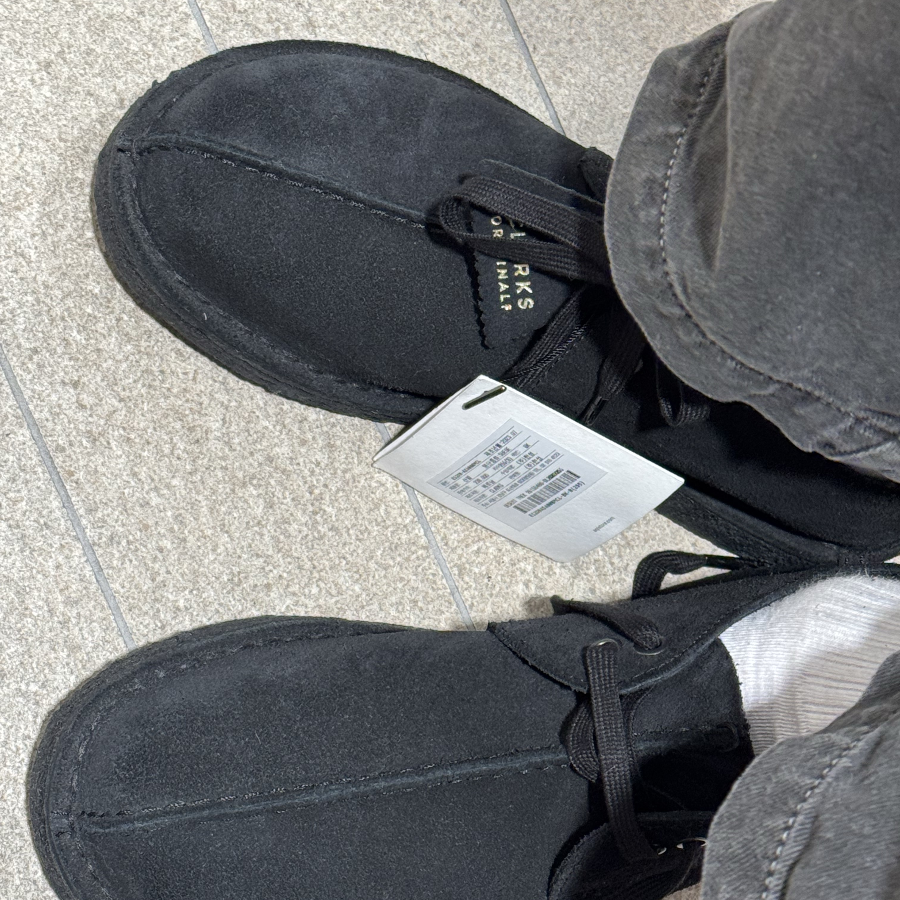 Clarks Desert Trek Black Suede 착용 스타일 - 2