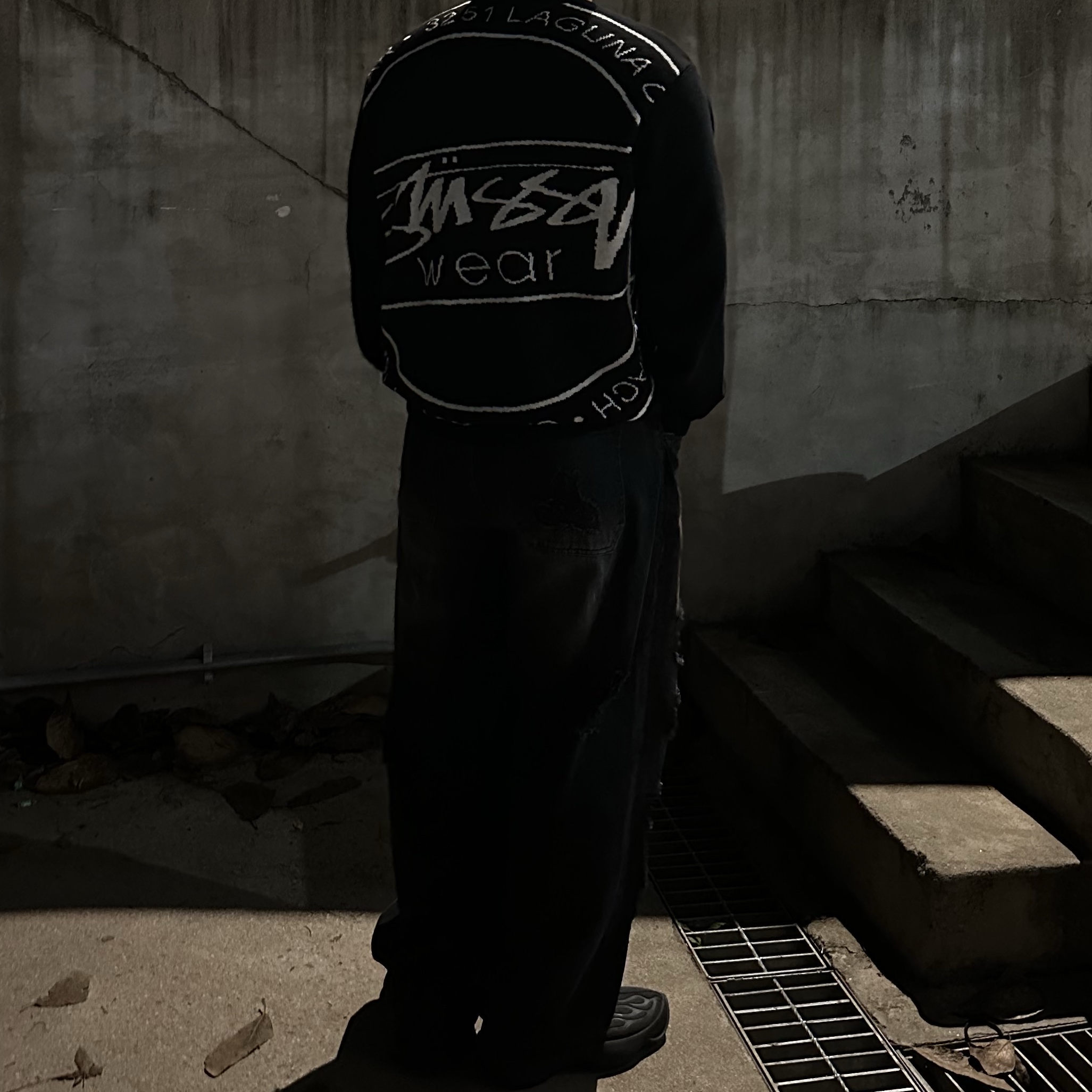 Stussy Laguna Icon Sweater Black, Asics x Taka x One Ok Rock One Black 착용 스타일