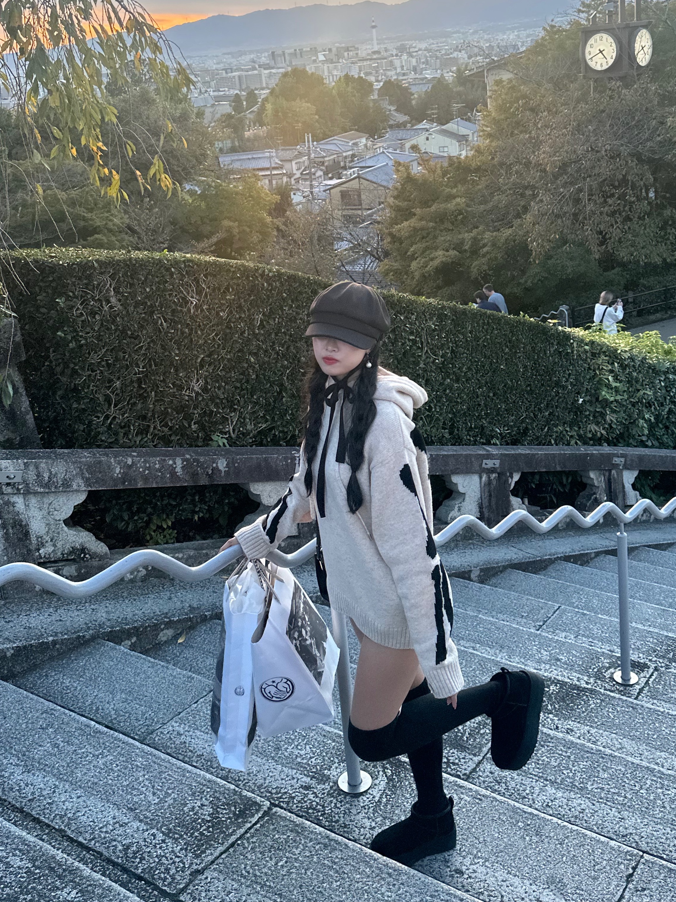 Kapital 5G Wool Bone Hooded Sweater Kinari, (W) UGG Classic Ultra Mini Platform Boots Black 착용 스타일 - 3