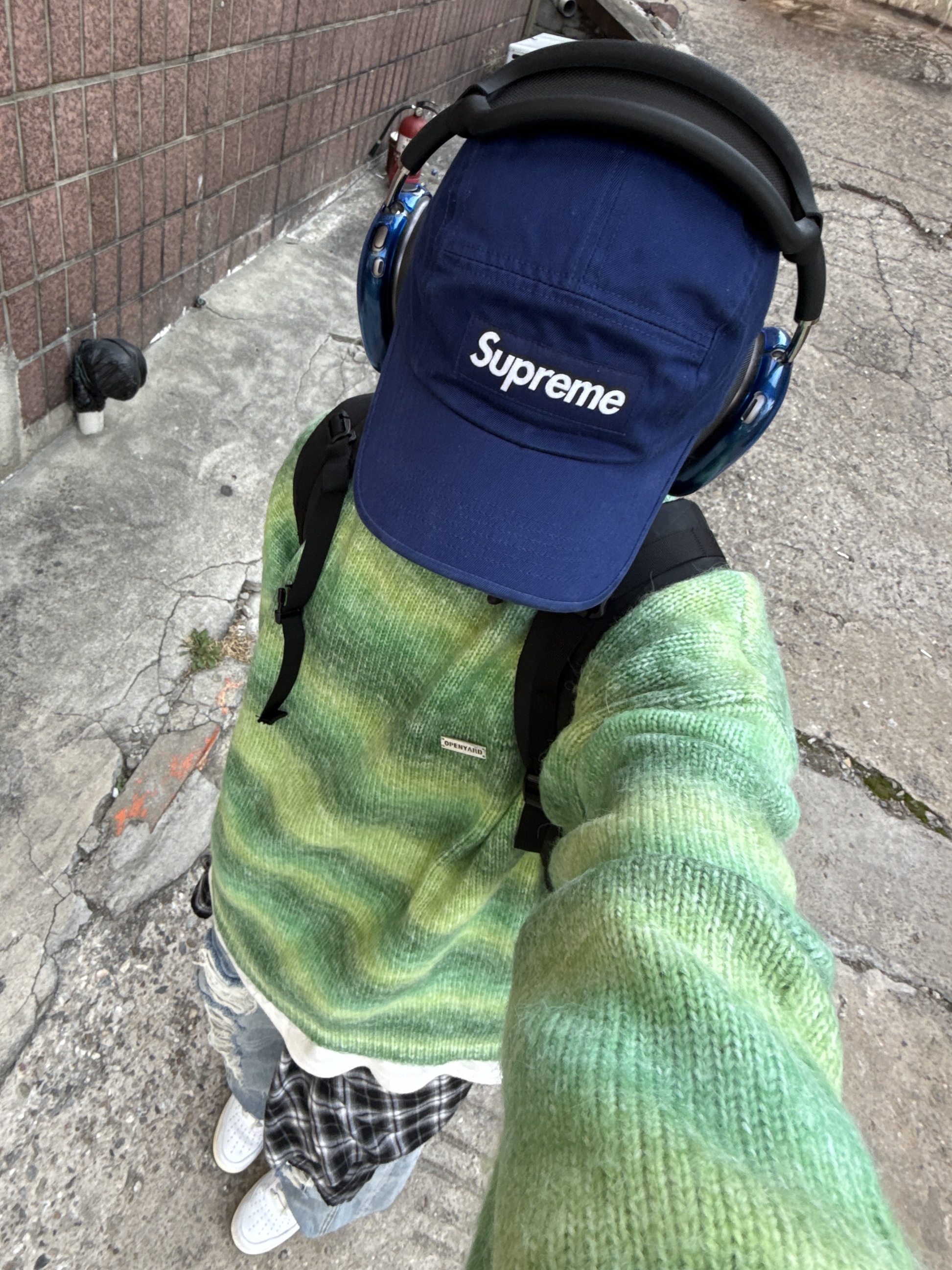 Nike Air Force 1 '07 LV8 Varsity White Pine Green, Supreme Backpack Black - 23FW 착용 스타일 - 2