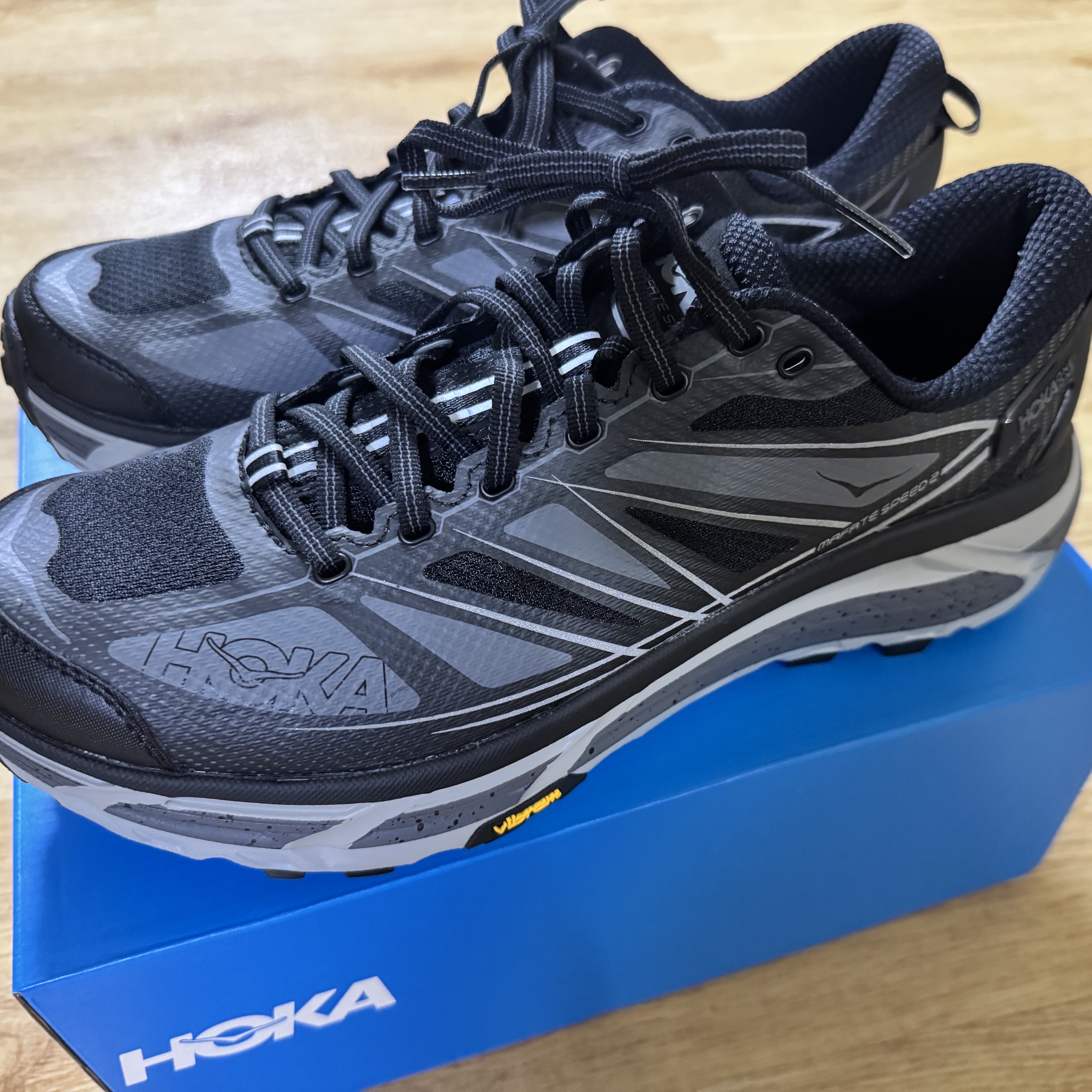 Hoka Mafate Speed 2 Black Castlerock 착용 스타일 - 1