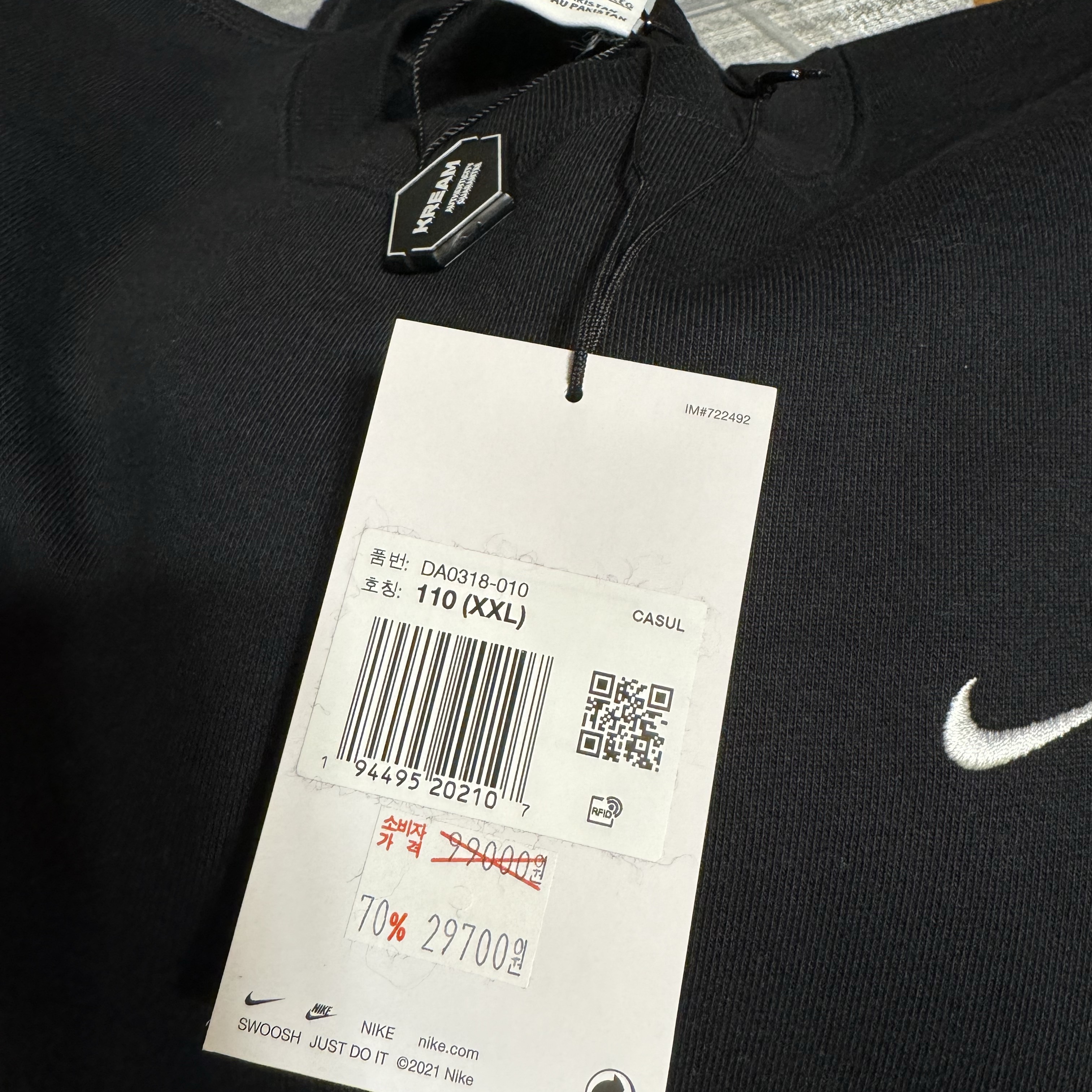 Nike NRG Solo Swoosh Crew Fleece Black White - Asia 착용 스타일