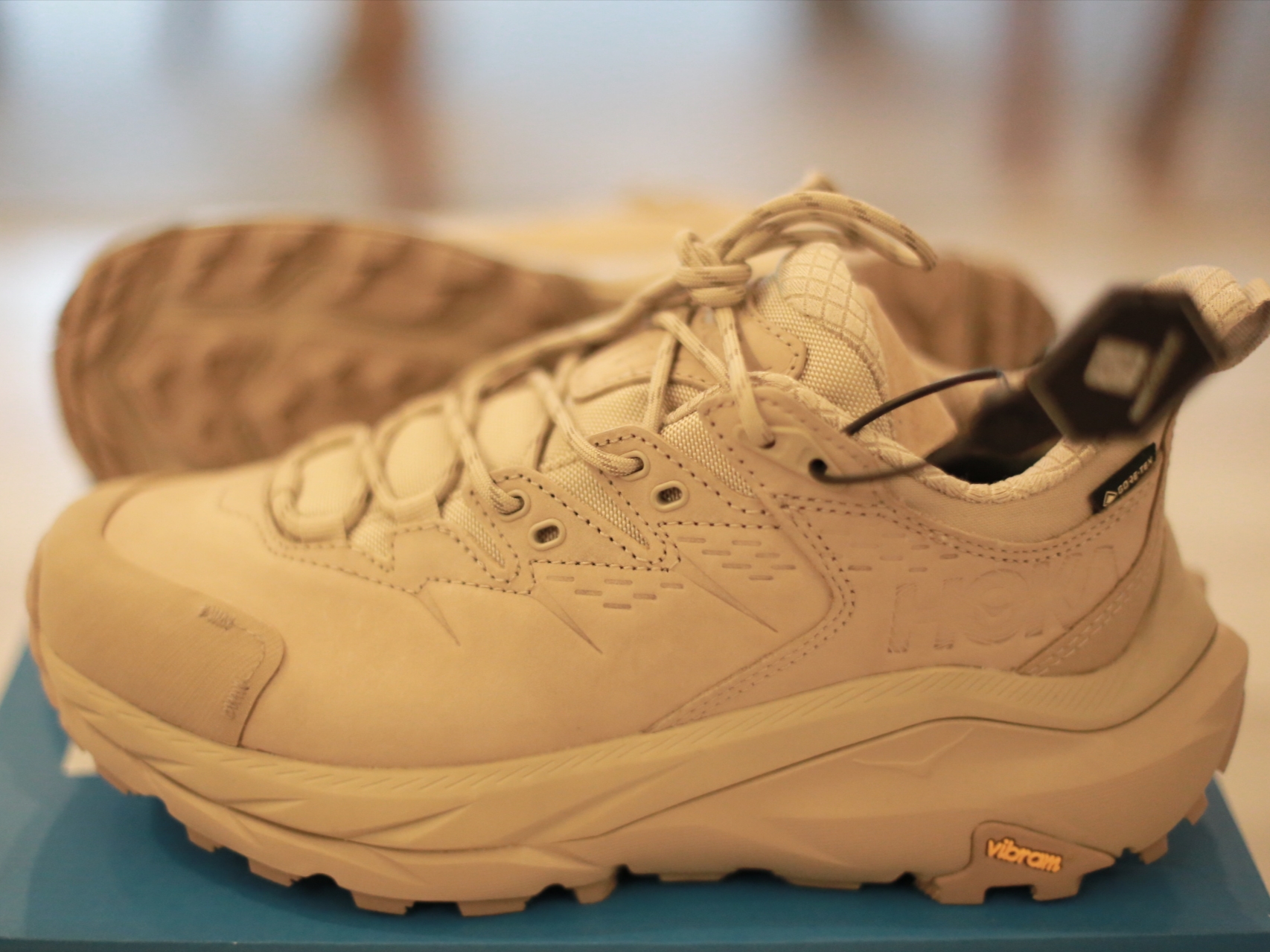Hoka Kaha 2 Low Gore-Tex Oxford Tan 착용 스타일 - 4
