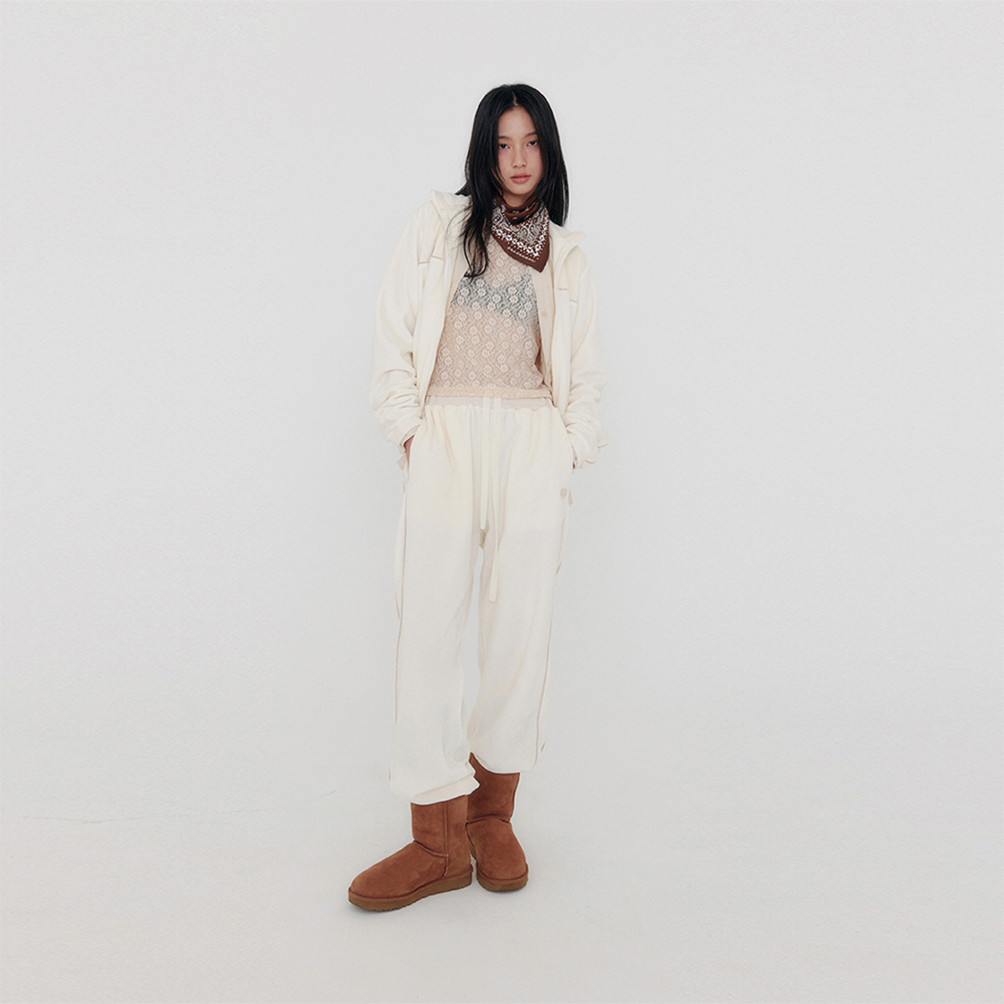 지지지 벨루어 트랙팬츠 크림 아이보리(zeezeezee Velour Track Pants Cream Ivory) - 3