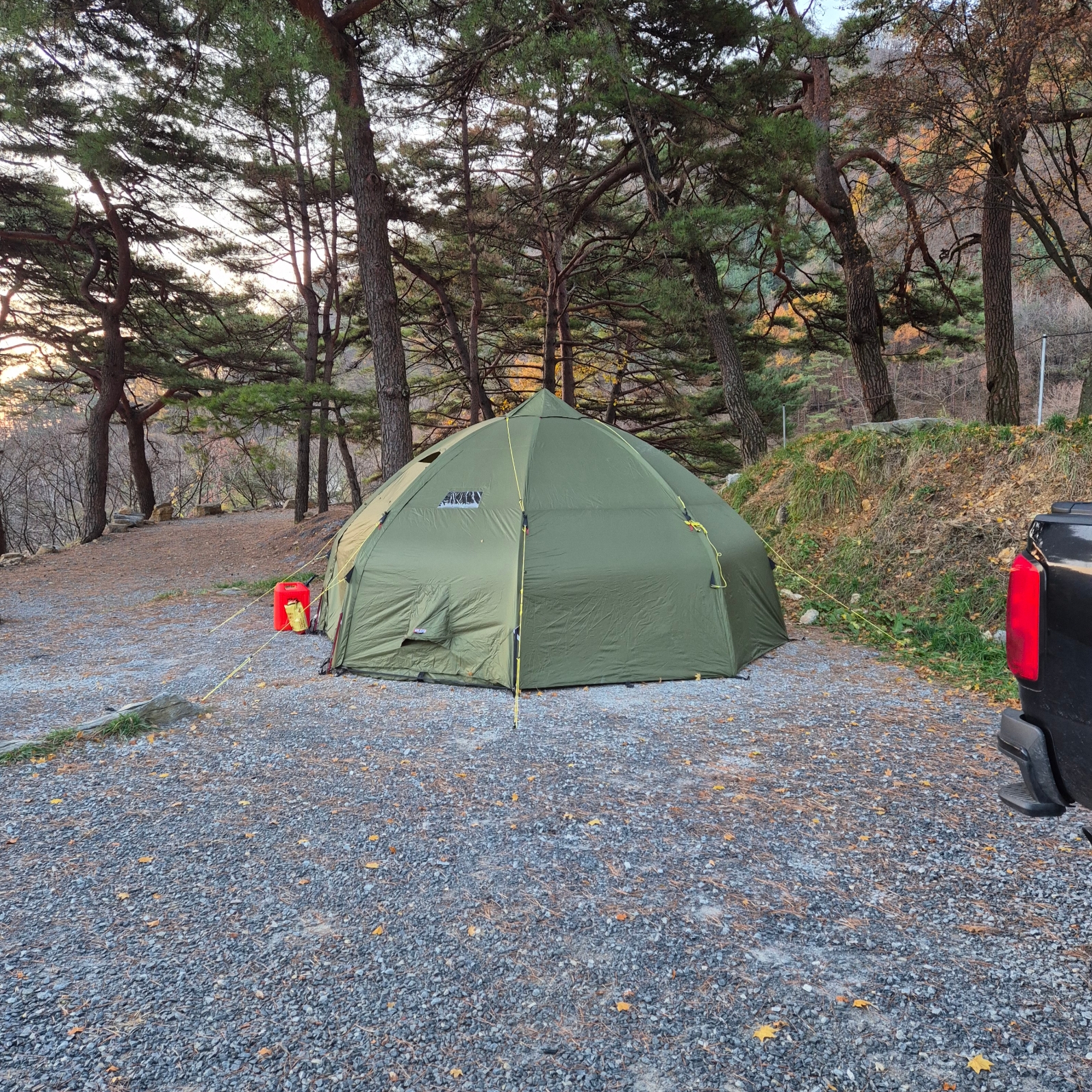 Helsport Varanger Dome 8-10 Outer Tent (With Pole) 착용 스타일 - 1