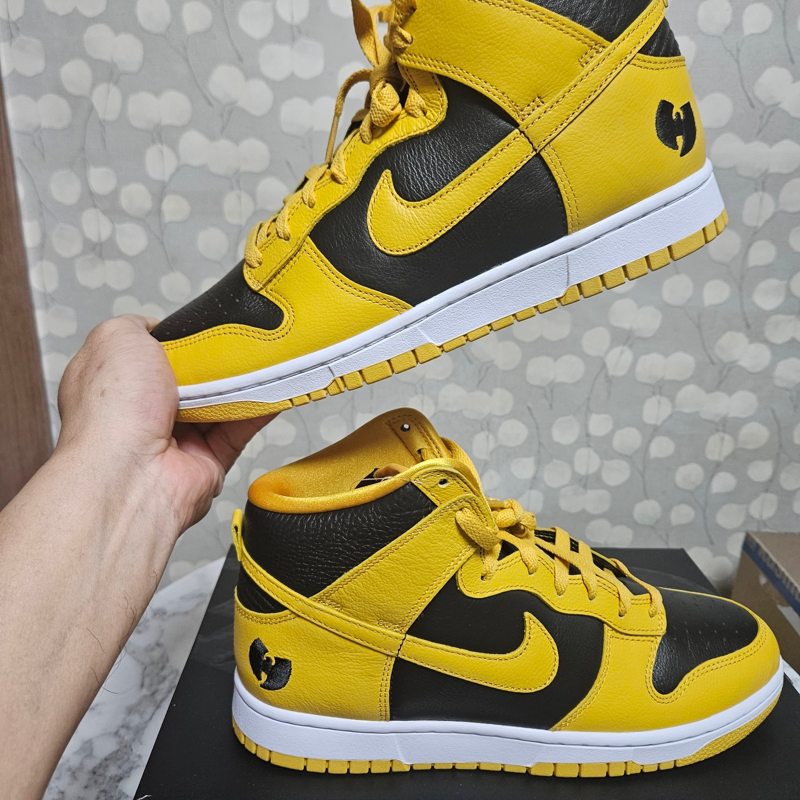 Nike Wu-Tang Clan Dunk High Black and Pollen 착용 스타일 - 3