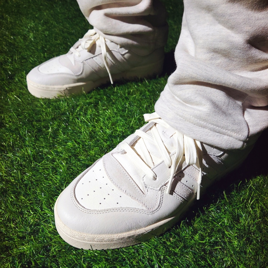 Adidas Rivalry 86 Low Cloud White Off White 착용 스타일 - 5