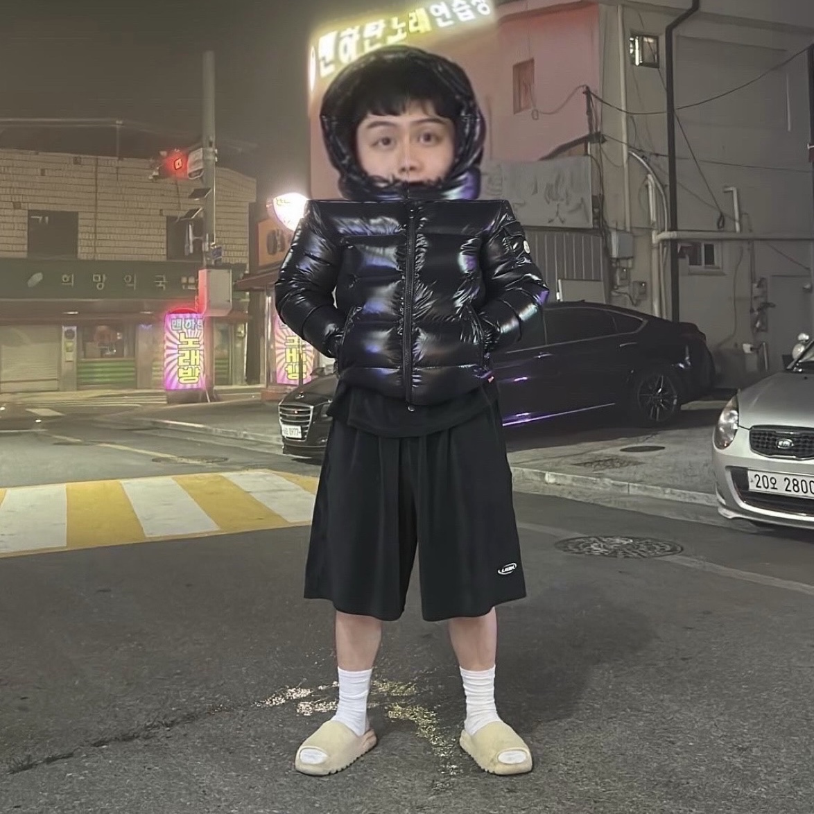Moncler Maya Short Down Jacket Black - 24FW, Adidas Yeezy Slide Bone 착용 스타일