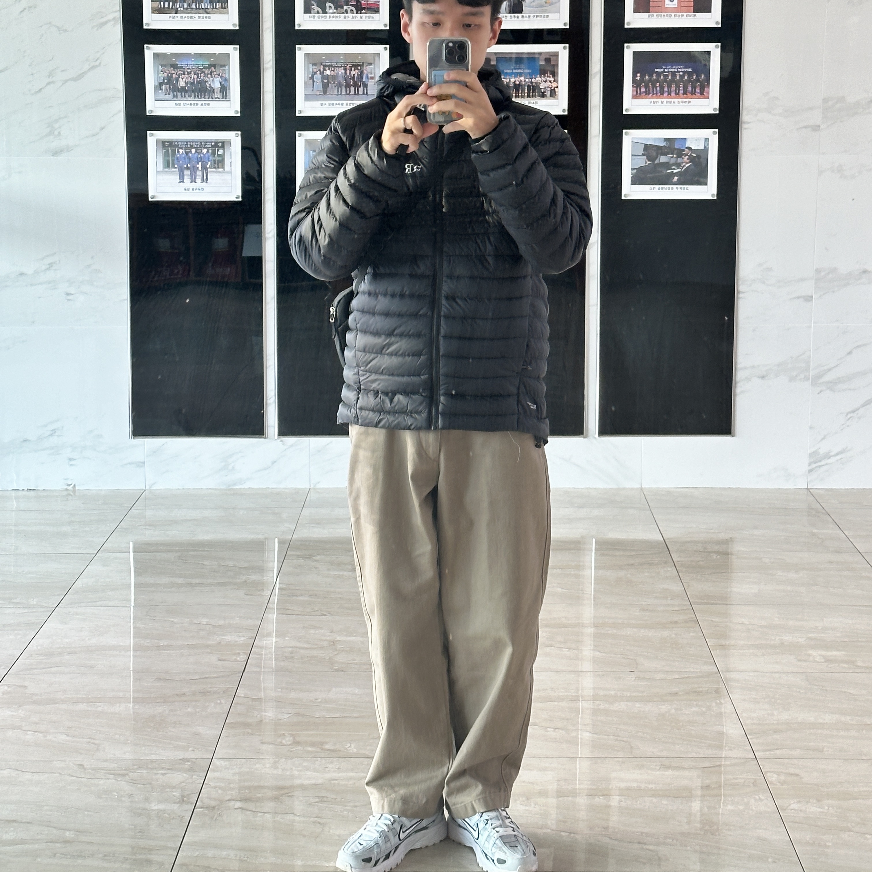 Rab Microlight Alpine Jacket Black 착용 스타일