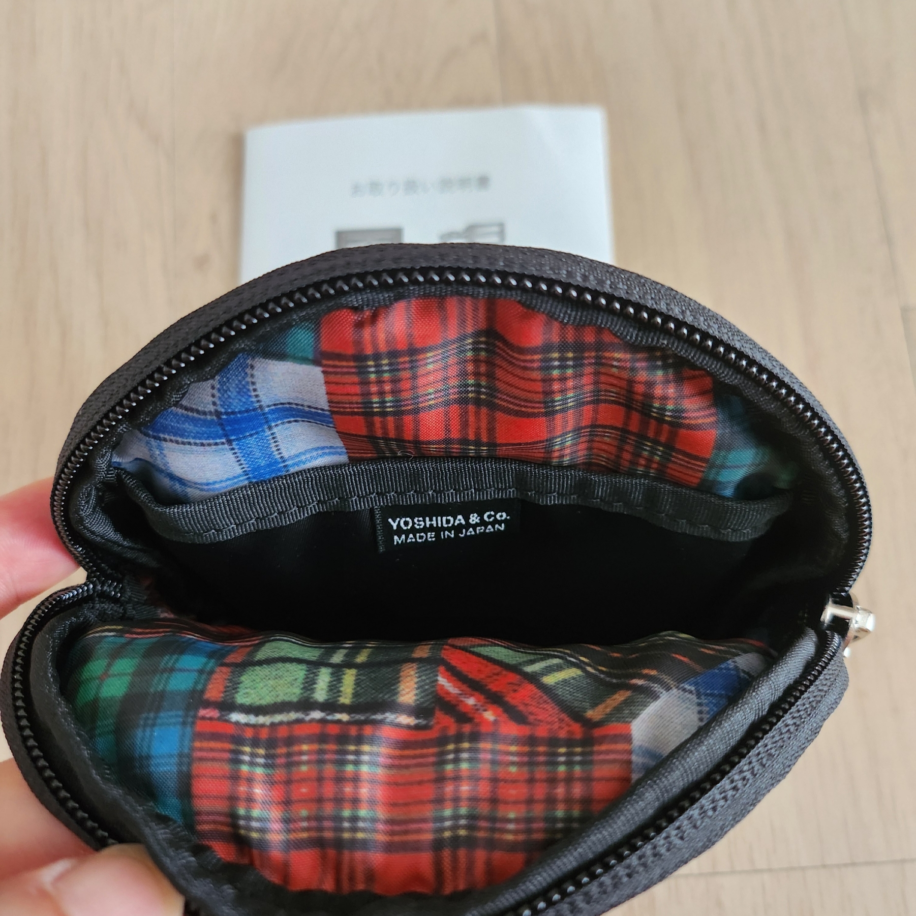 Malbon Golf x Porter POTR Buckets Ball Case Black 착용 스타일 - 3