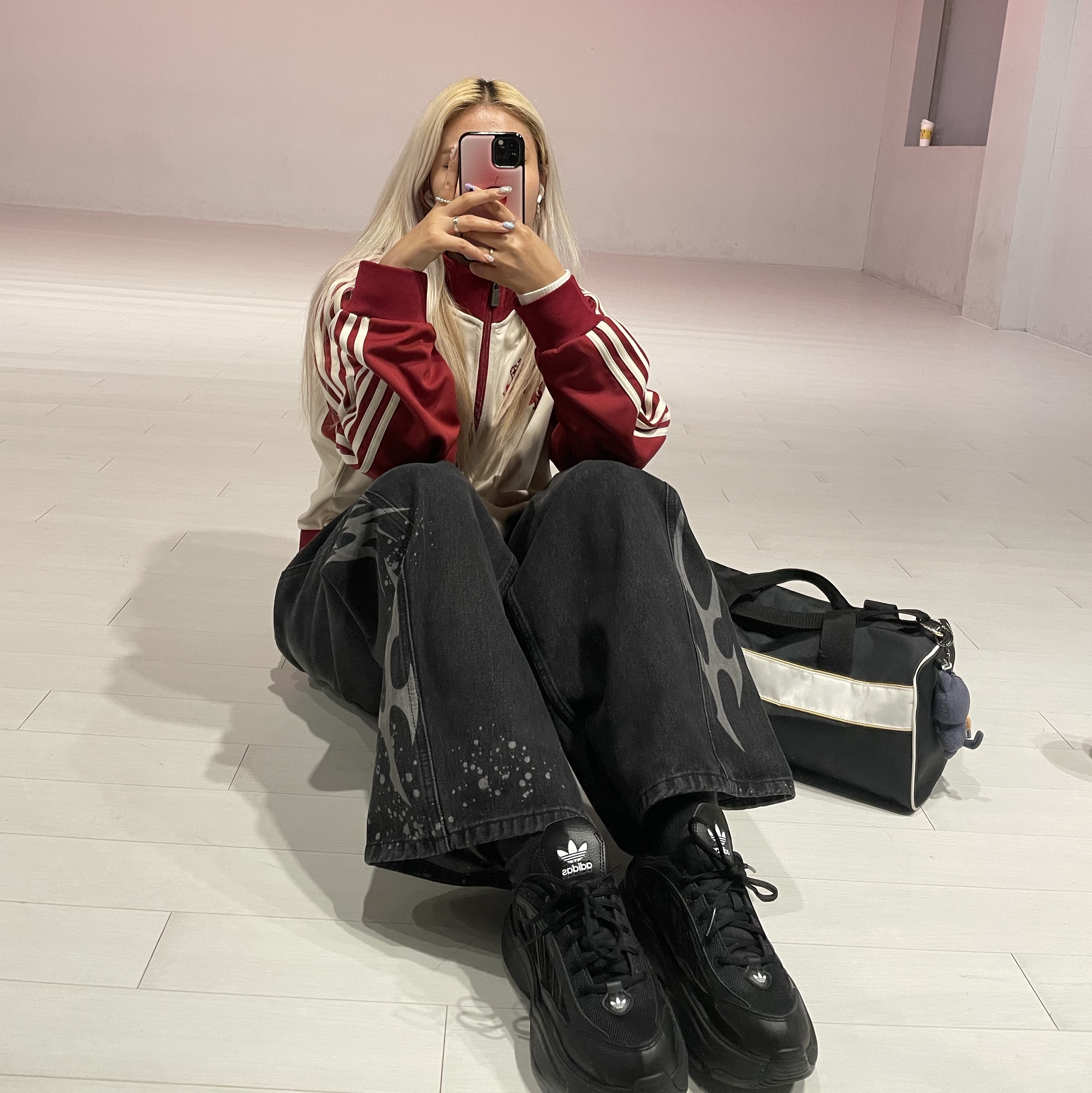 (W) Adidas Ozgaia Core Black 착용 스타일
