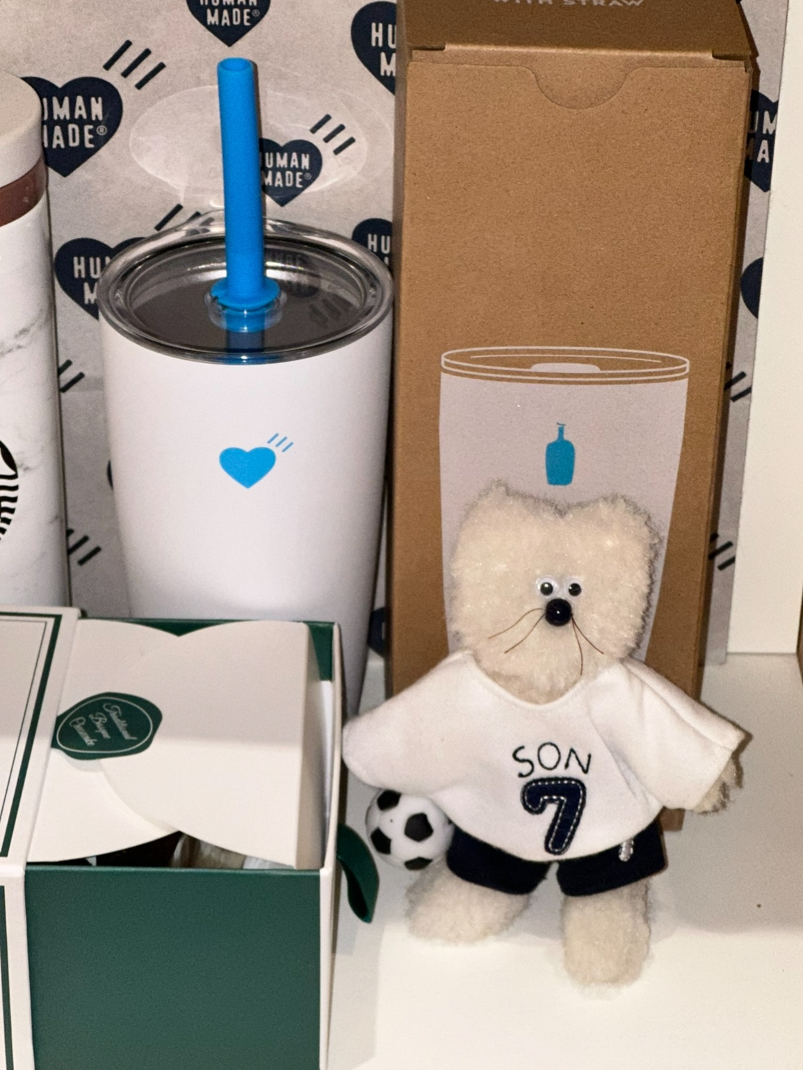 Monamhee x NOS7 SON.hee Keyring Cream, Human Made x Blue Bottle Coffee Commuter Cup White 착용 스타일