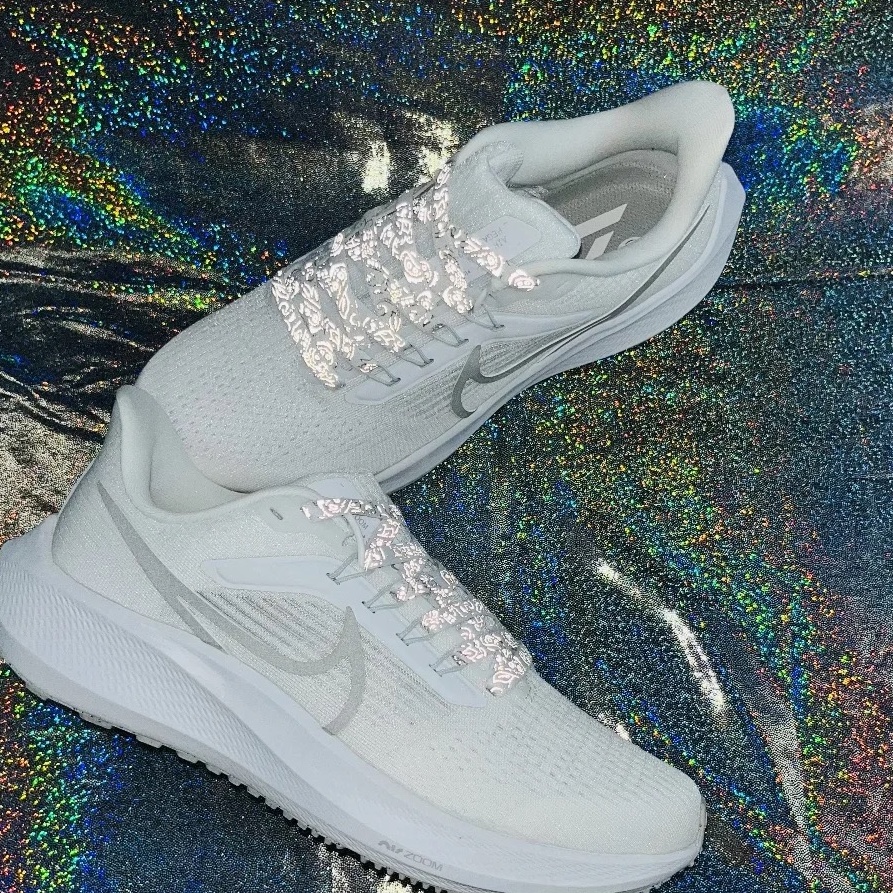 Nike Air Zoom Pegasus 39 White Grey Fog 착용 스타일 - 2