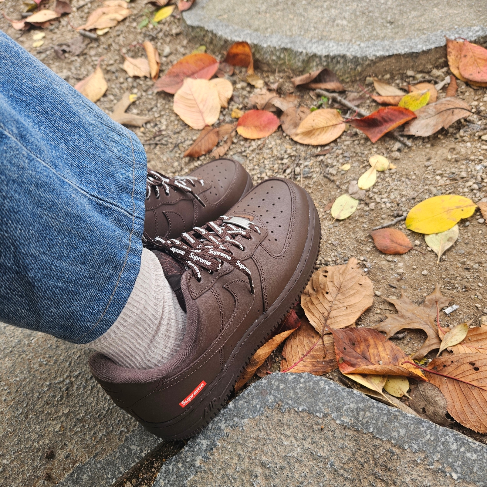 Nike x Supreme Air Force 1 Low Baroque Brown 착용 스타일