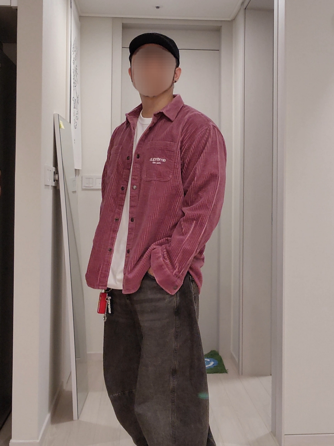 Supreme Wide Wale Corduroy Snap Shirt Dusty Pink - 24FW, Supreme Reflective Ripstop Camp Cap Black - 24SS 착용 스타일 - 1