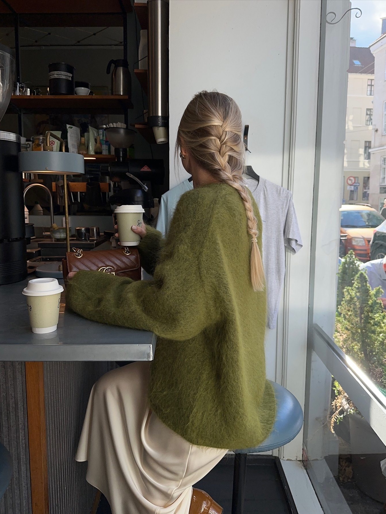 Maison Kitsune Fox Head Patch Regular R-Neck Pullover Knit Deep Blue, YUJI Classic Long Skirt White 착용 스타일 - 5