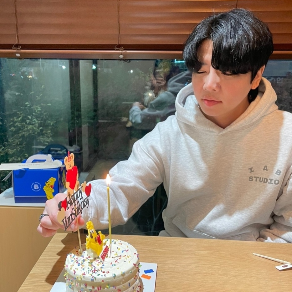 IAB Studio Hoodie Light Gray 착용 스타일 - 2