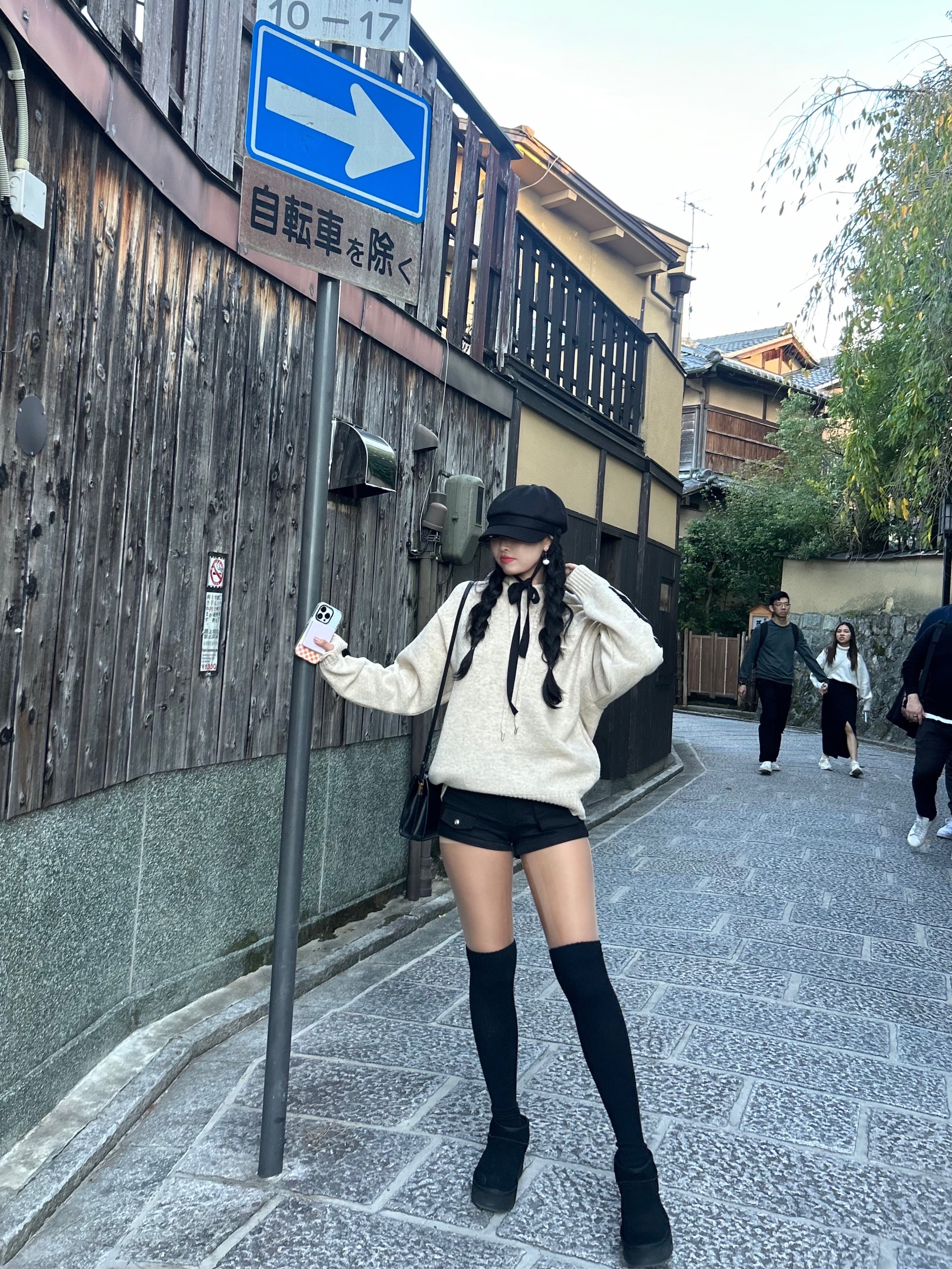 Kapital 5G Wool Bone Hooded Sweater Kinari, (W) UGG Classic Ultra Mini Platform Boots Black 착용 스타일 - 1